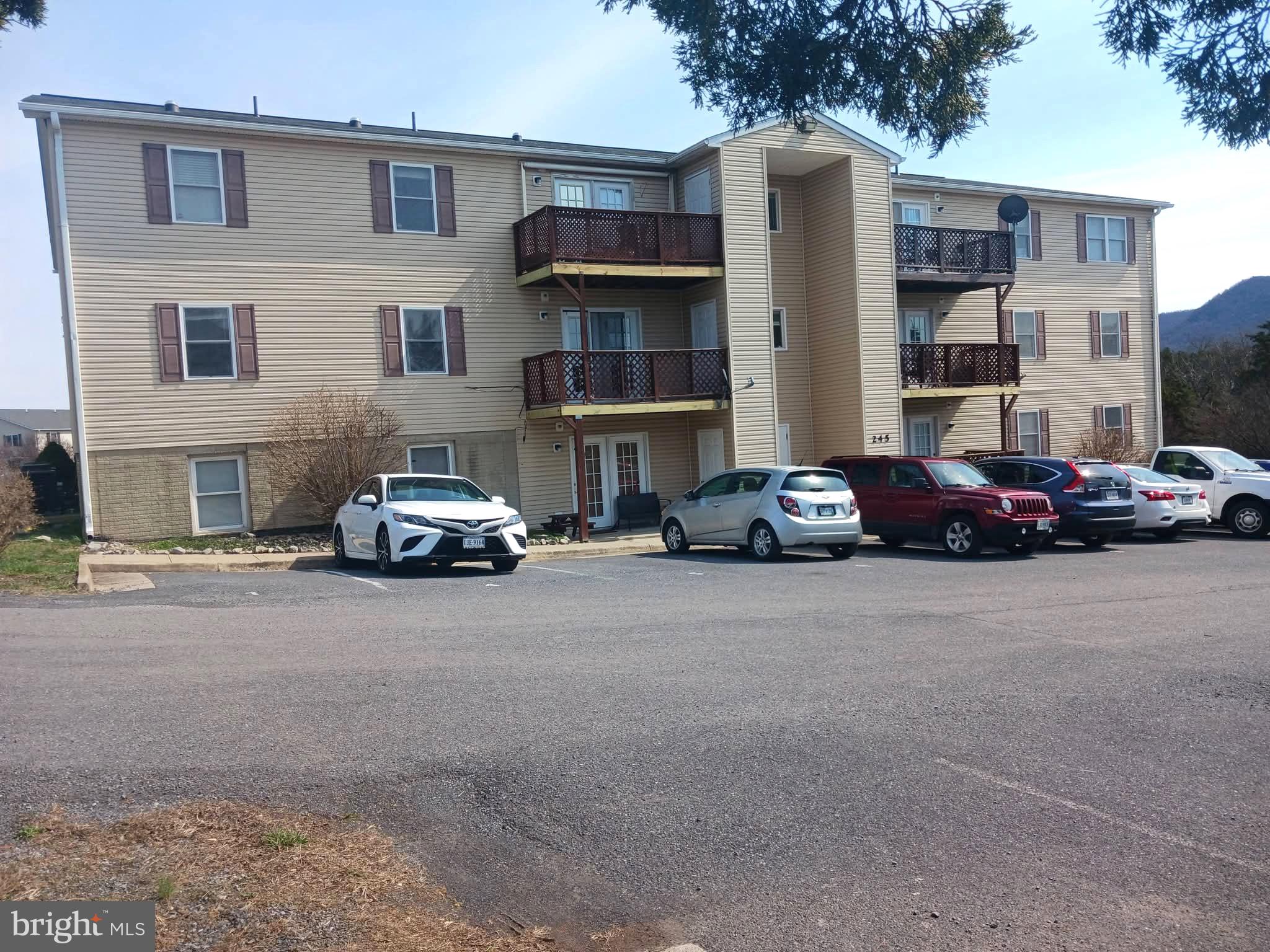 SIGNAL KNOB CONDOS - Residential