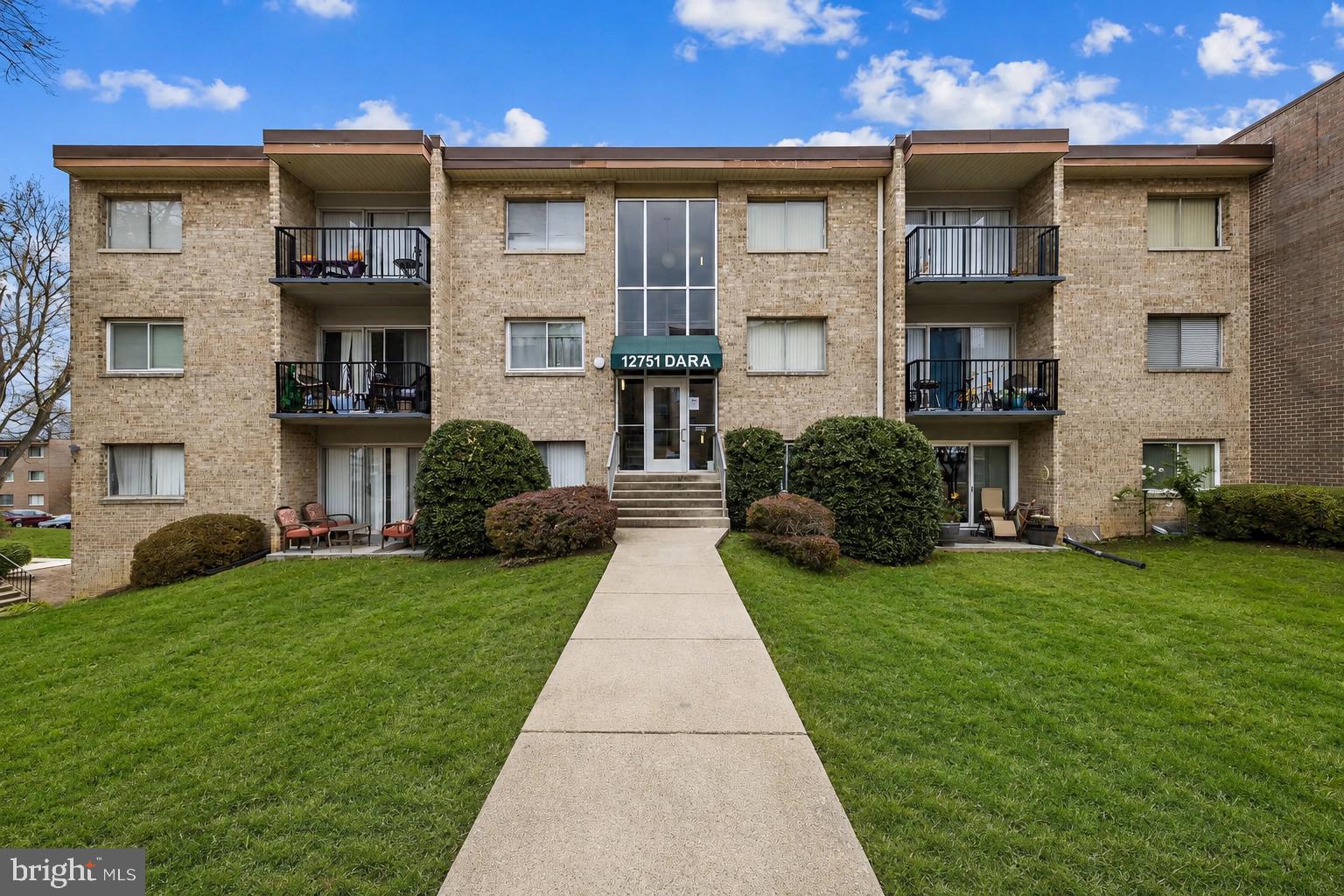 Beautifully updated, move-in-ready condo featuring a fully remodeled kitchen with quartz countertops, new cabinetry, stainless steel appliances, new flooring, fresh paint, recessed lighting, and a renovated full bath. Enjoy extra basement storage, convenient in-building laundry, and an unbeatable location just minutes from historic Occoquan, I-95, Route 123, the VRE, commuter lots, Occoquan River/Park, and Potomac Mills. Community amenities include a swimming pool, playground, community room, and on-site maintenance. The condo fee covers ALL utilities—water, electricity, A/C & heating, sewer, trash, parking, cable TV, and building maintenance—for exceptional value and easy living.