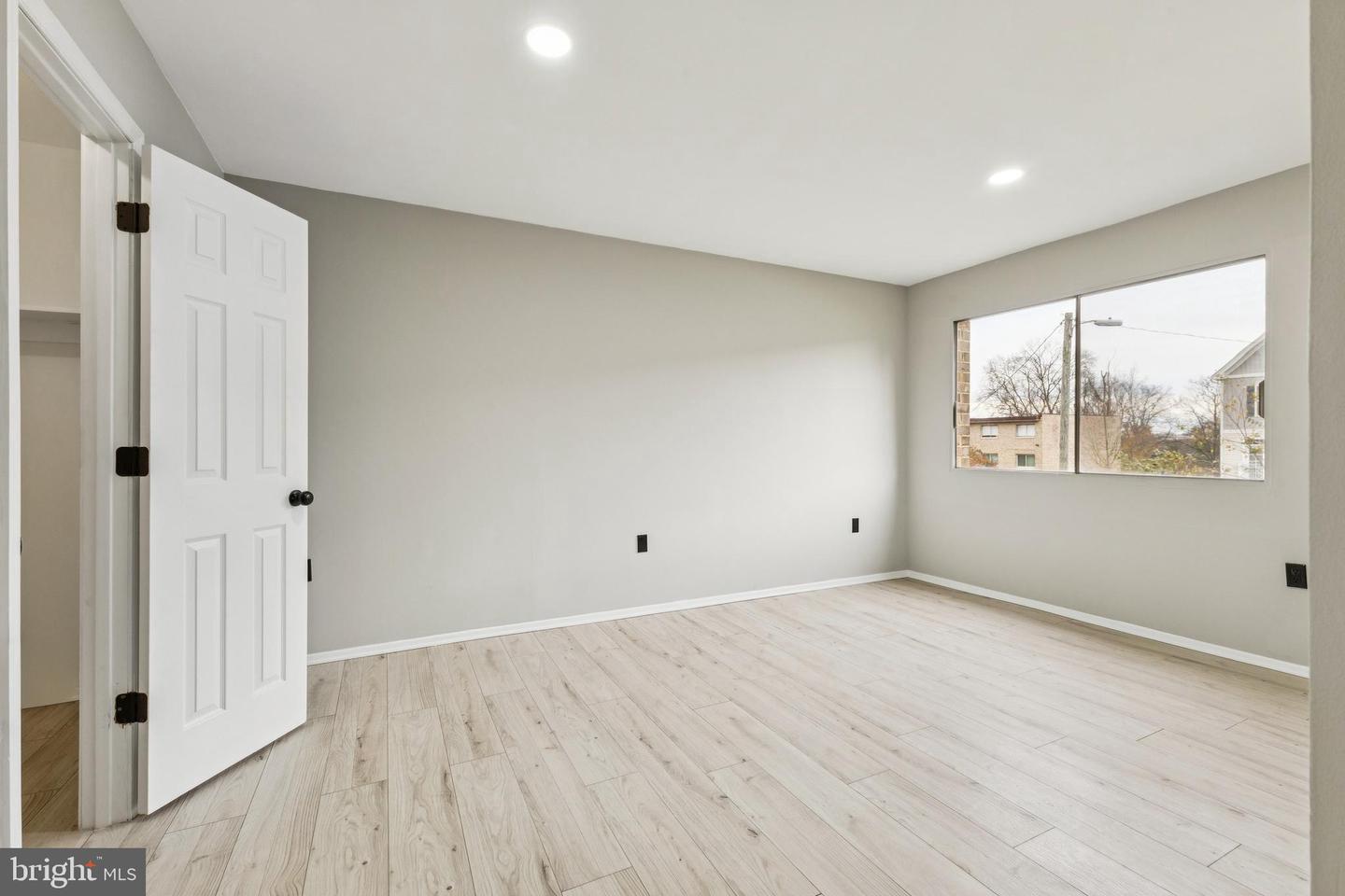 OCCOQUAN RIDGE CONDO - Residential