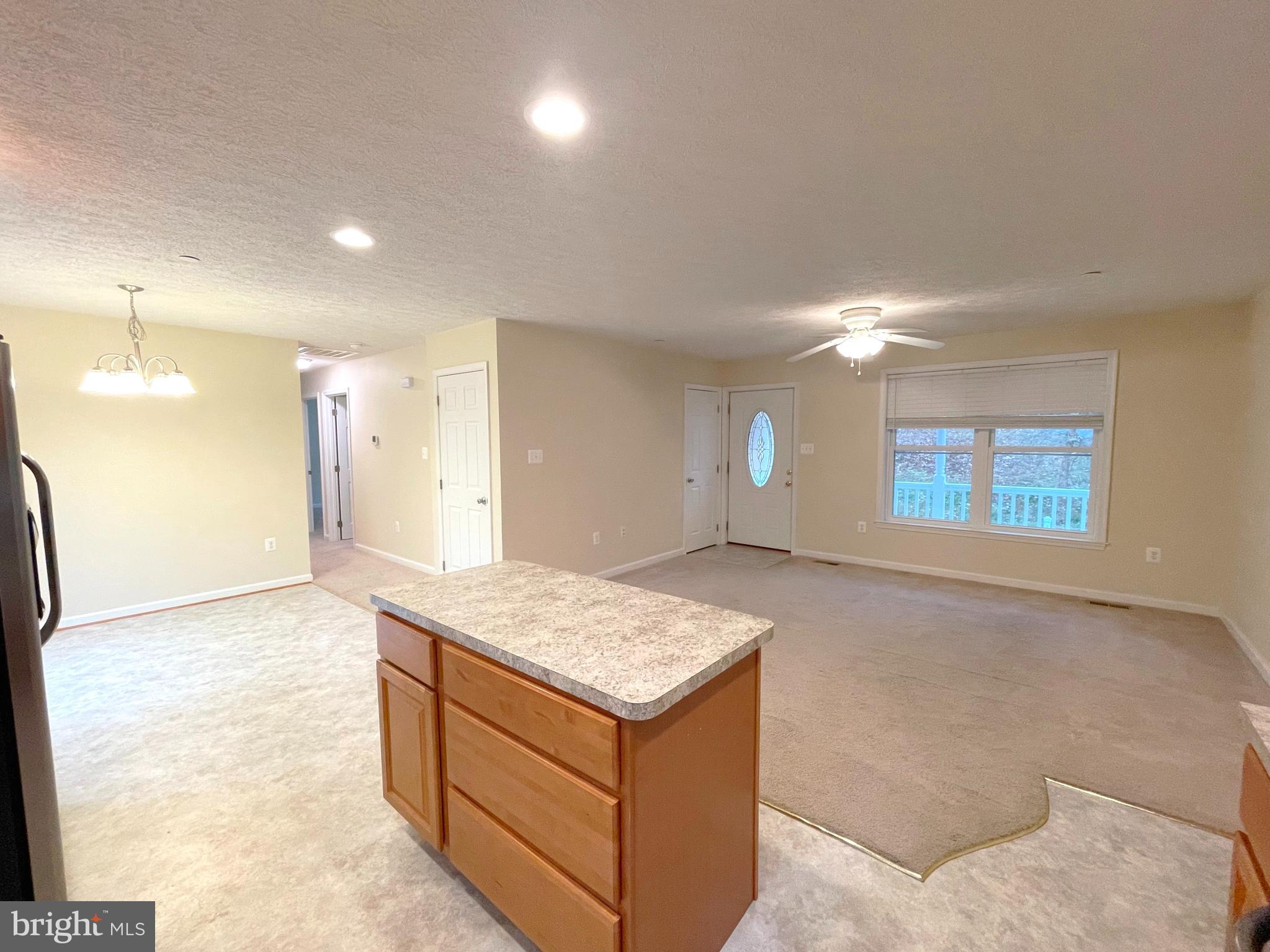 COUNTRY LAKES - Residential Lease