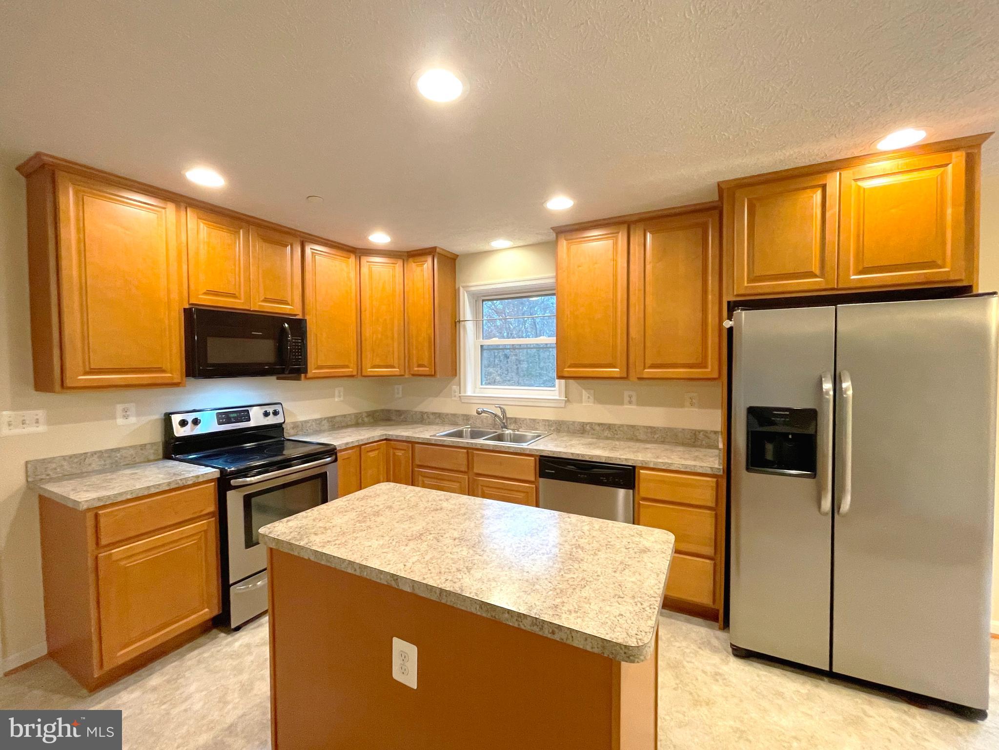 COUNTRY LAKES - Residential Lease
