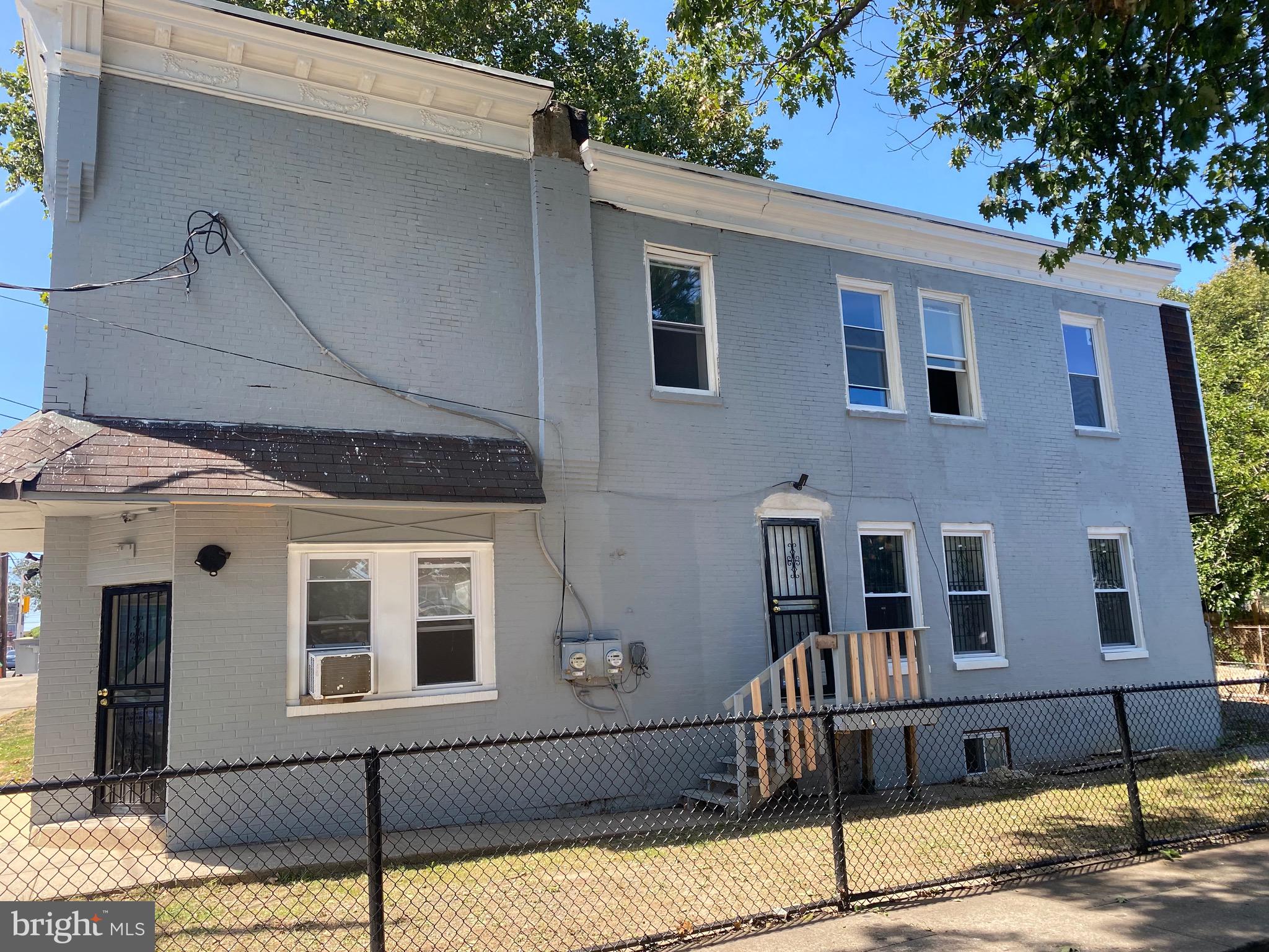 5143 - 5145 WESTMINSTER AVENUE GOES TOGETHER.  5143 WESTMINSTER IS A HOUSE, 5145  WESTMINSTER IS A LOT BESIDE THE HOUSE, WITH SEPARATE DEED.
