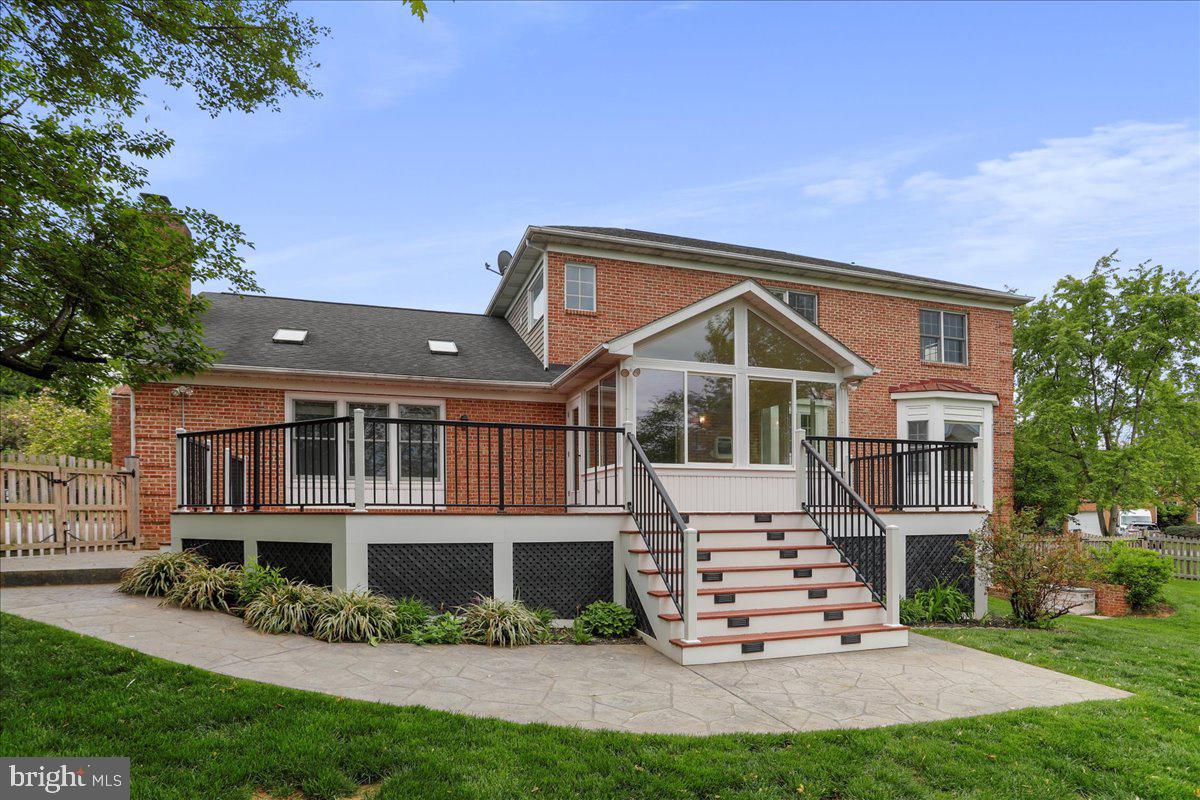 LOCUST HILL - Residential