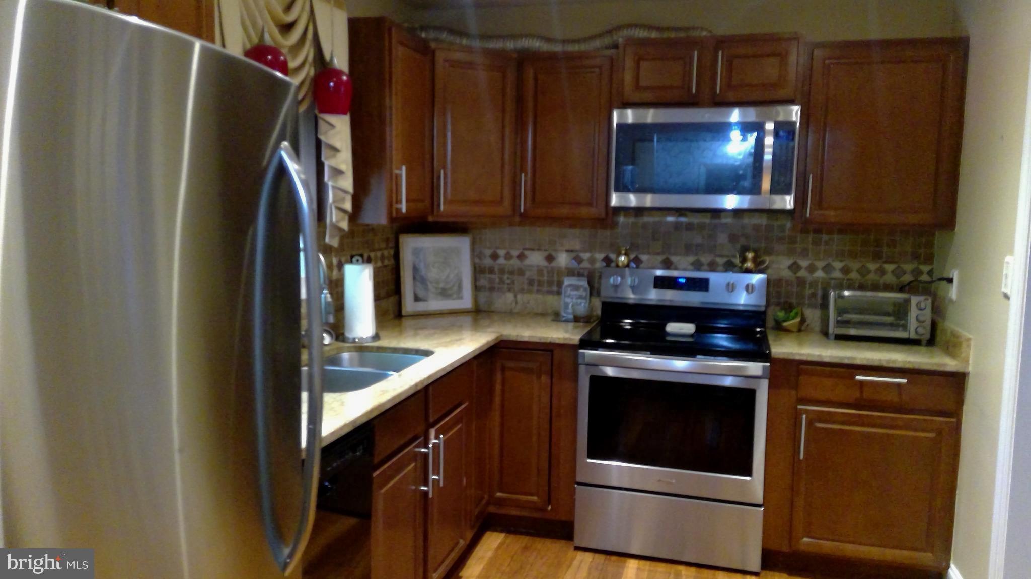 LAURELTON - Residential