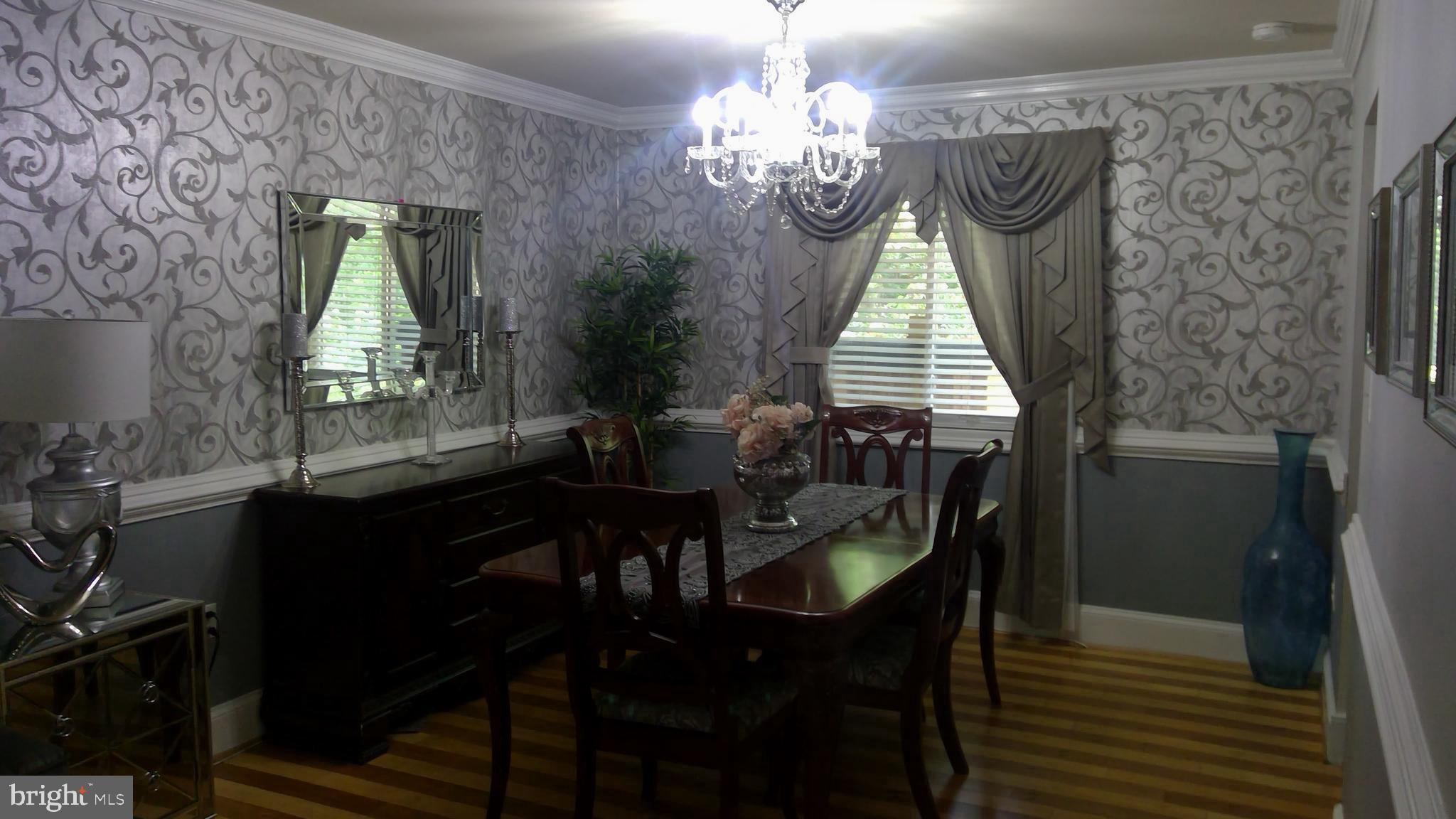 LAURELTON - Residential
