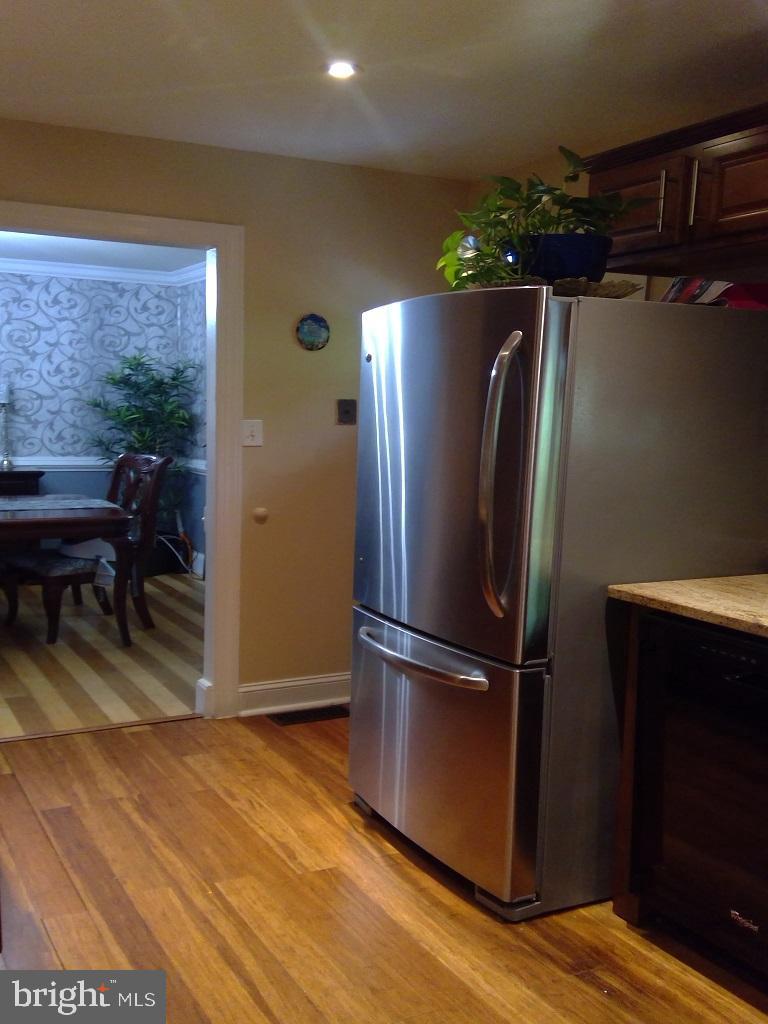 LAURELTON - Residential
