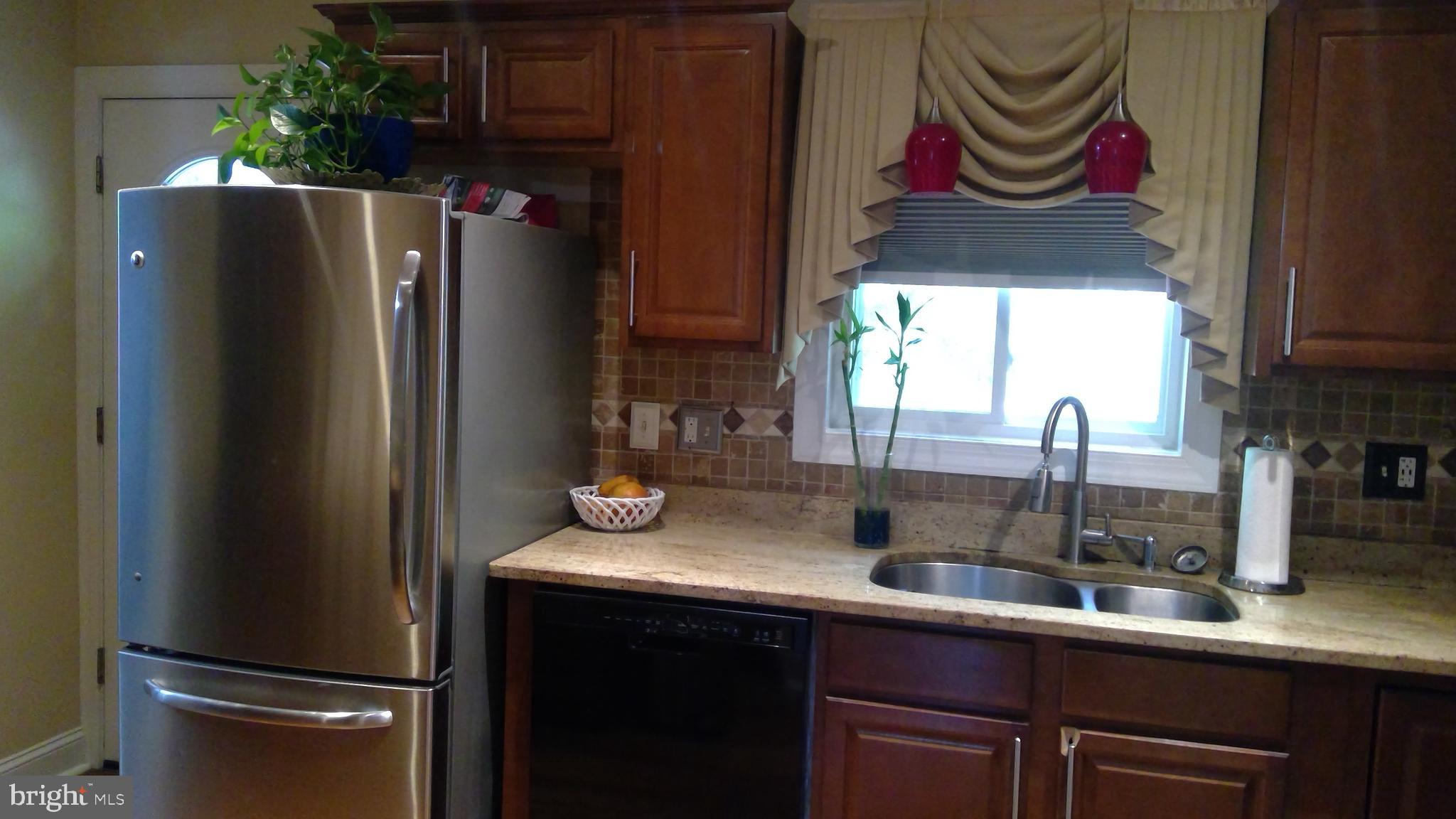 LAURELTON - Residential