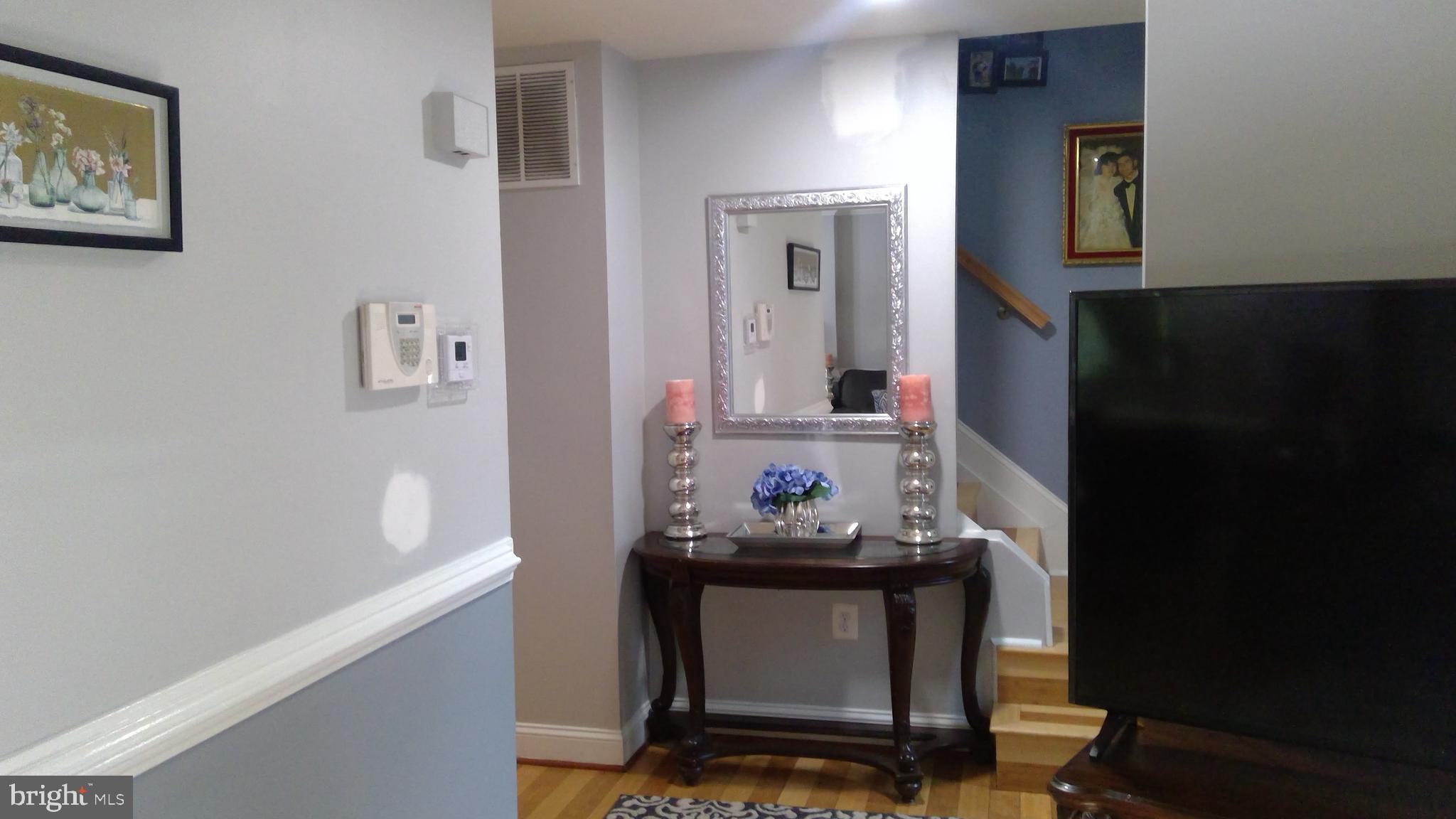 LAURELTON - Residential