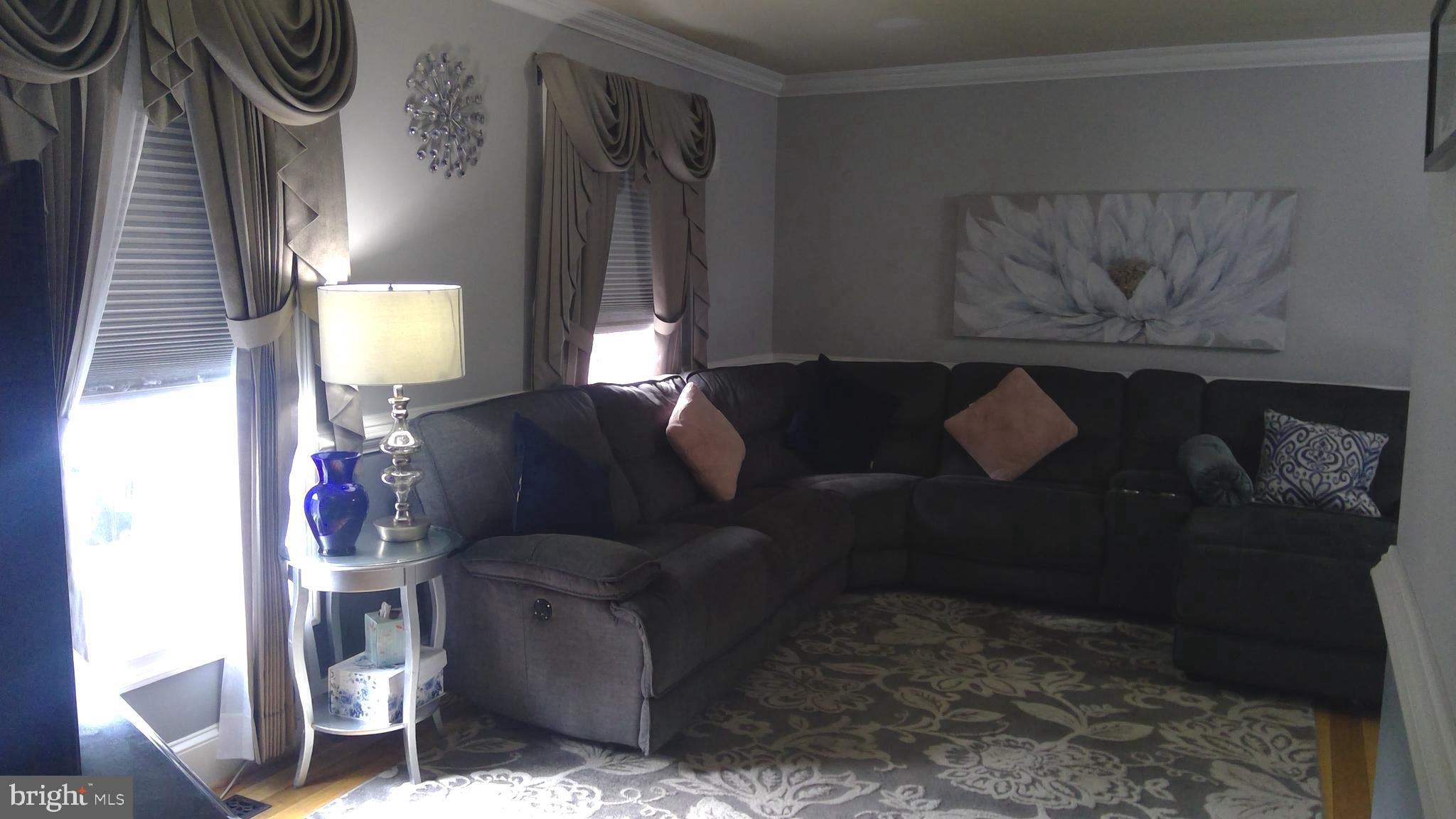 LAURELTON - Residential