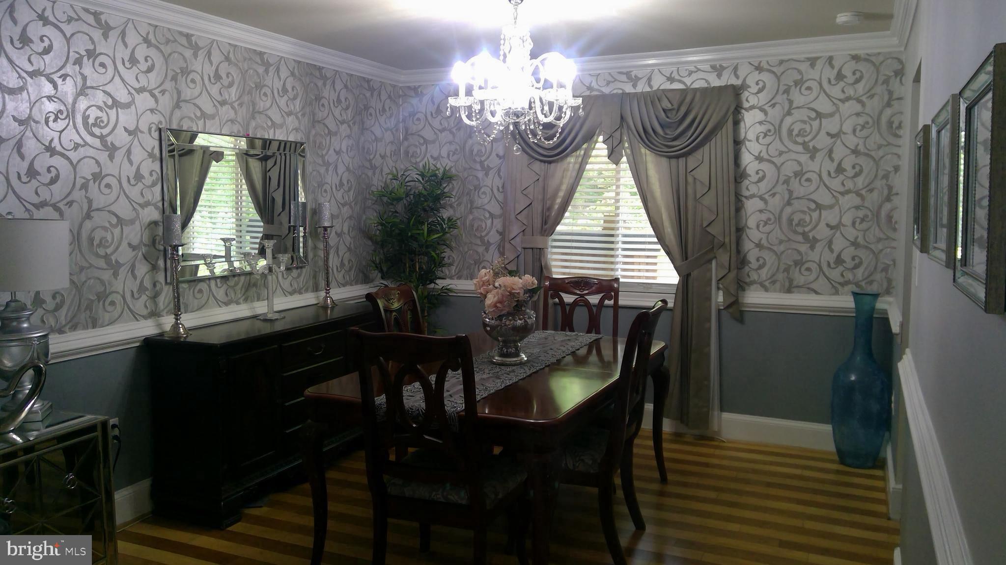 LAURELTON - Residential