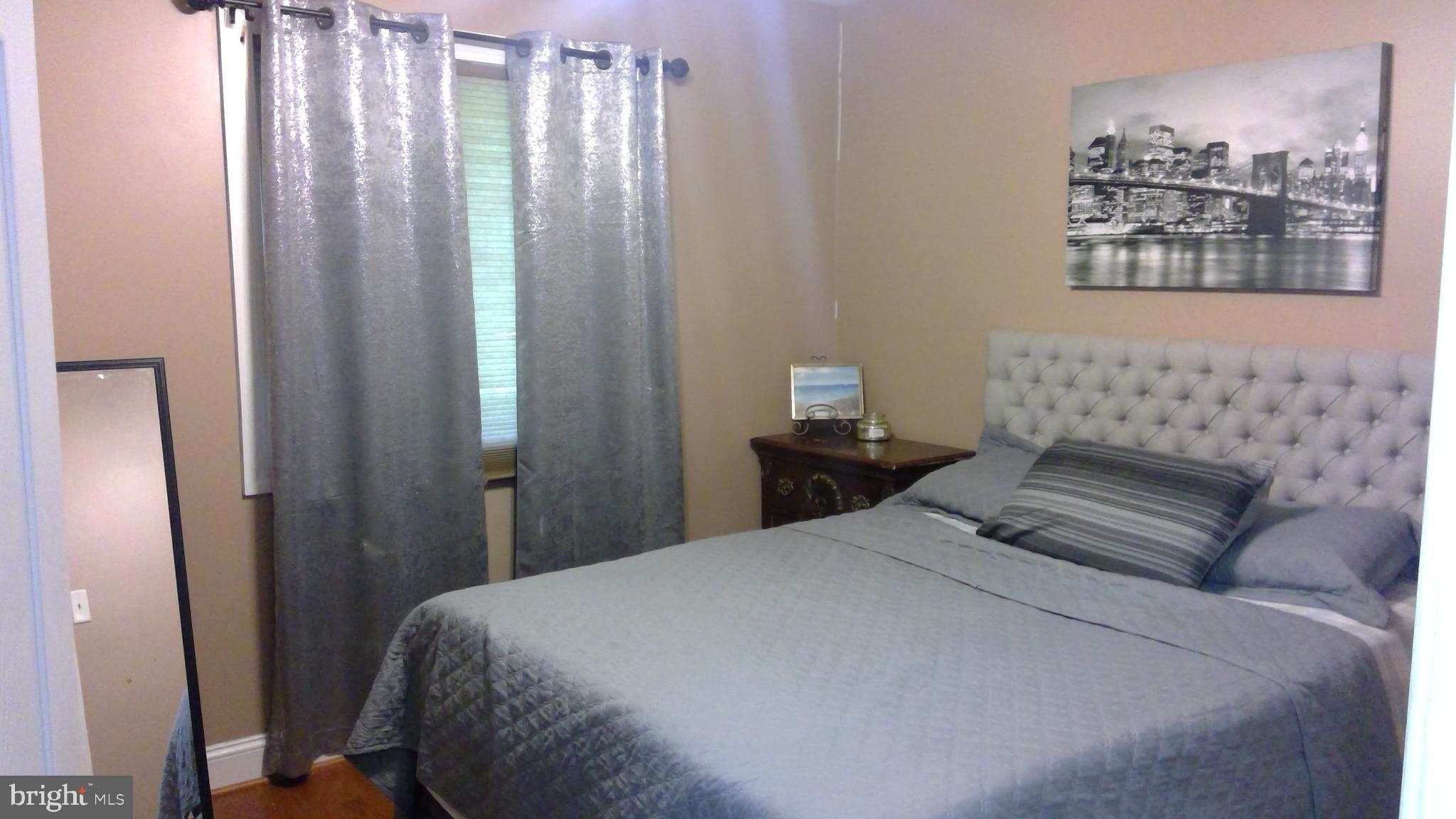 LAURELTON - Residential