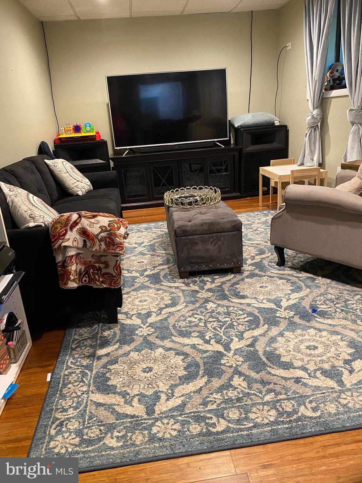 LAURELTON - Residential