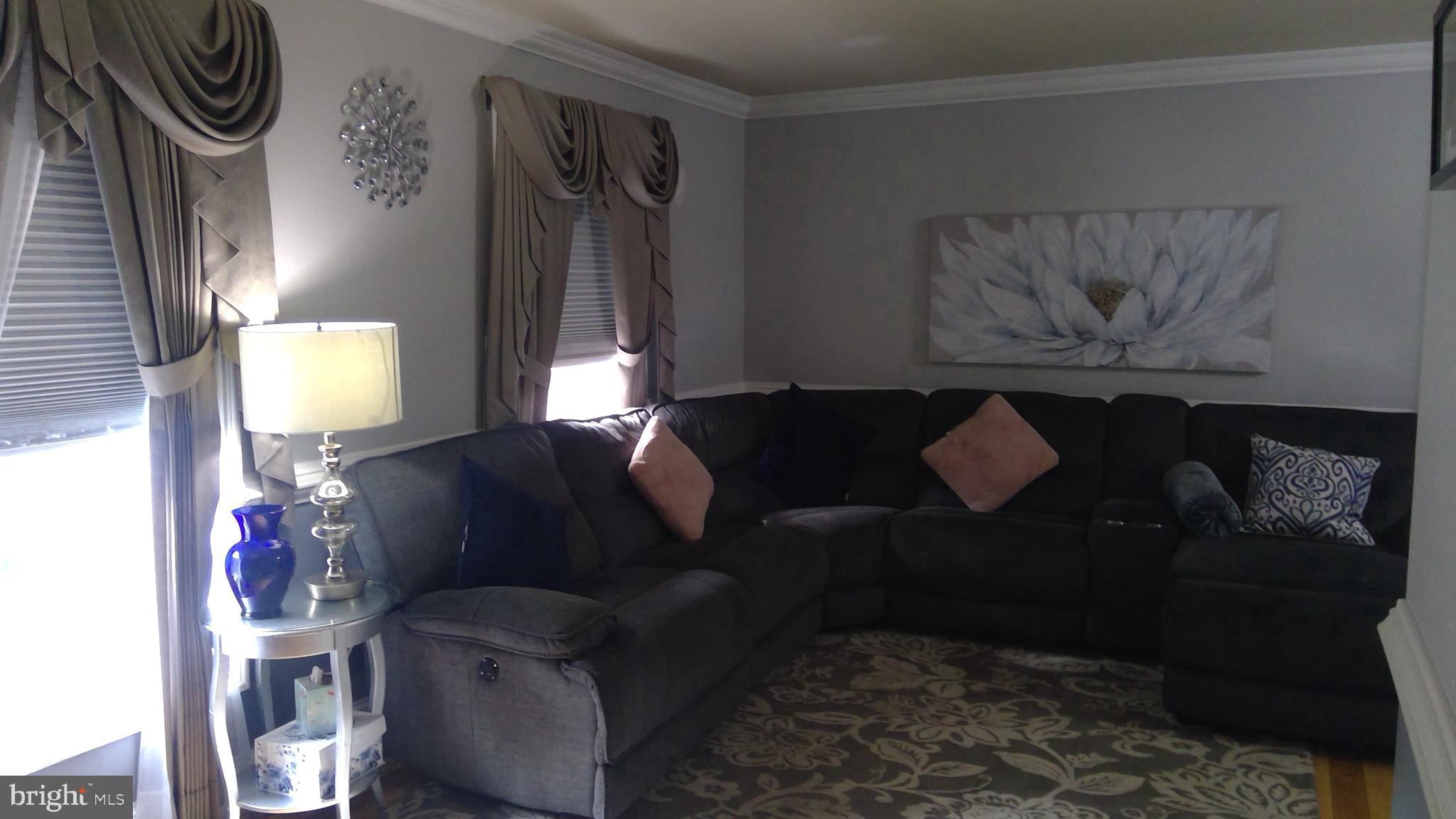 LAURELTON - Residential
