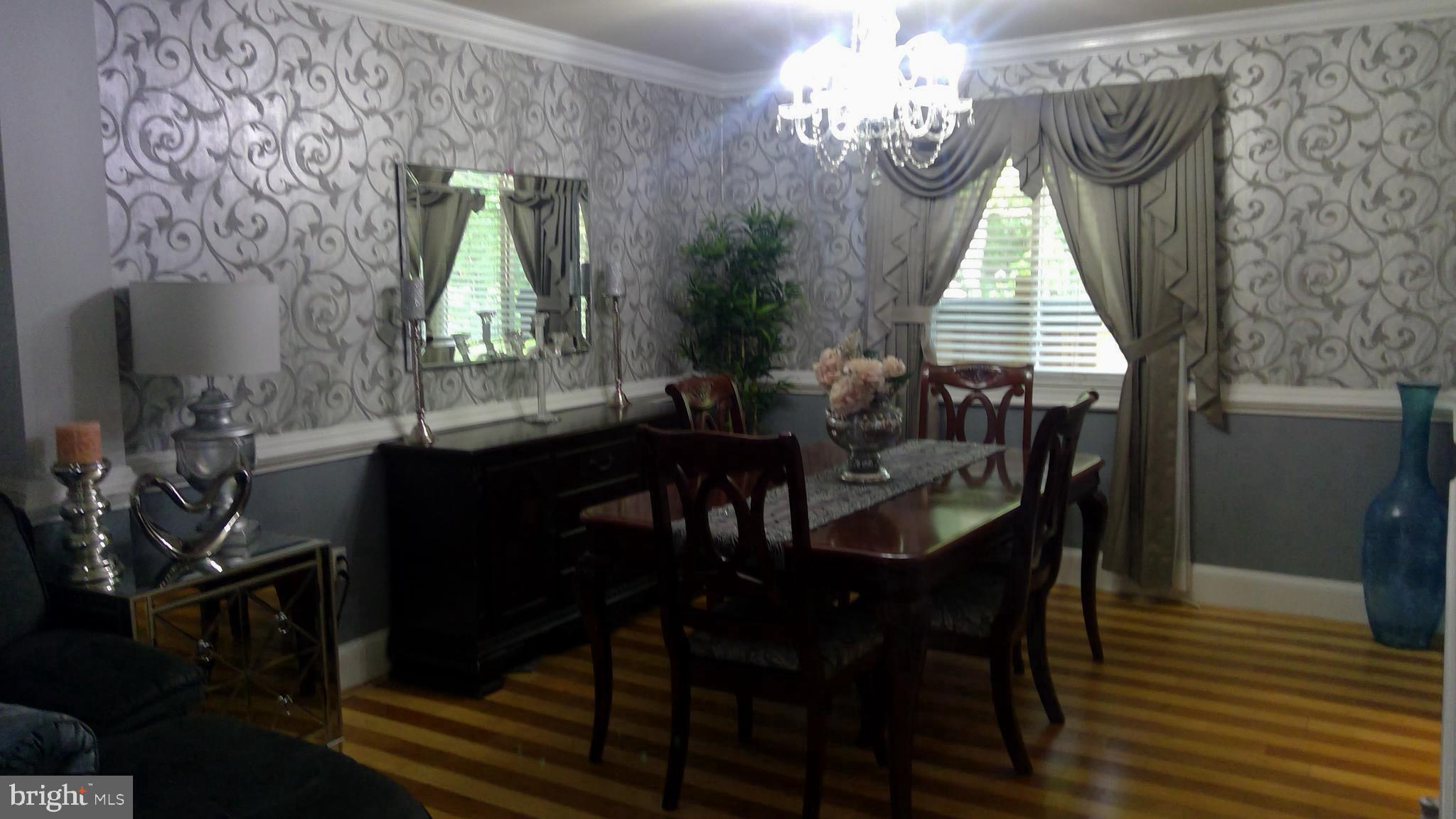LAURELTON - Residential