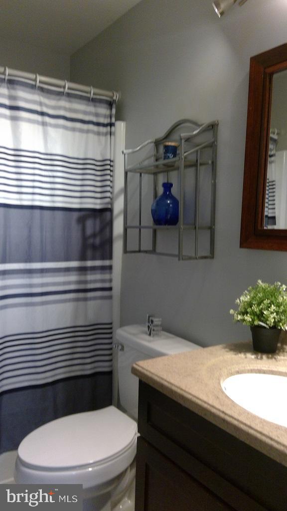 LAURELTON - Residential
