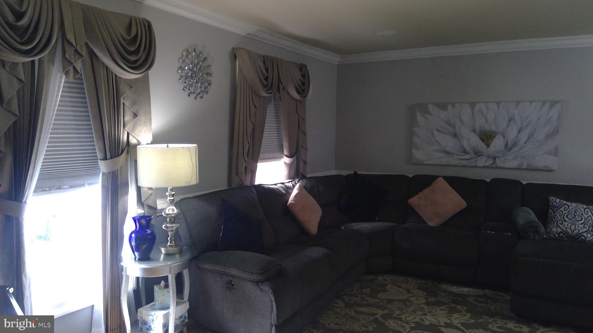 LAURELTON - Residential