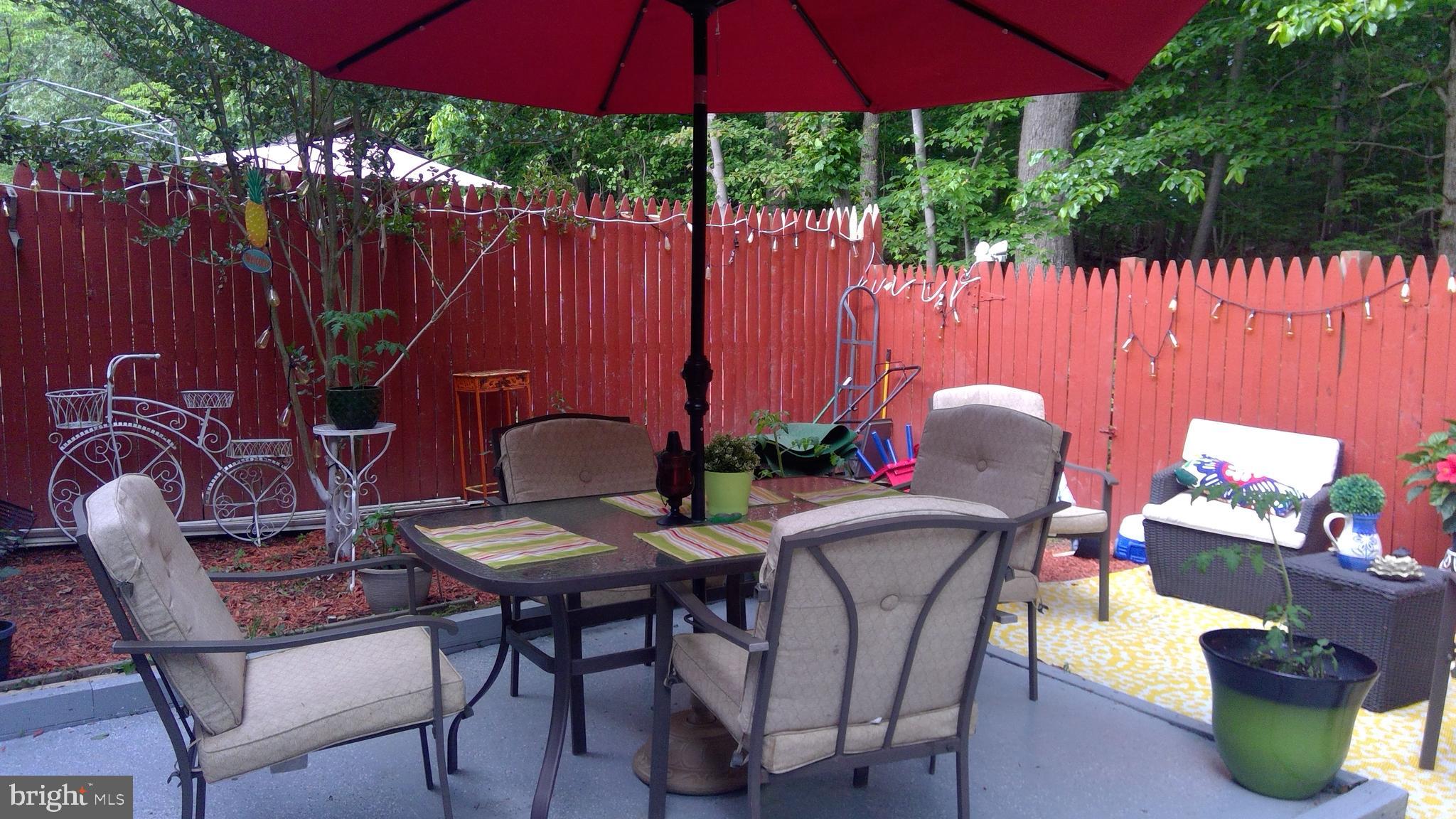 LAURELTON - Residential