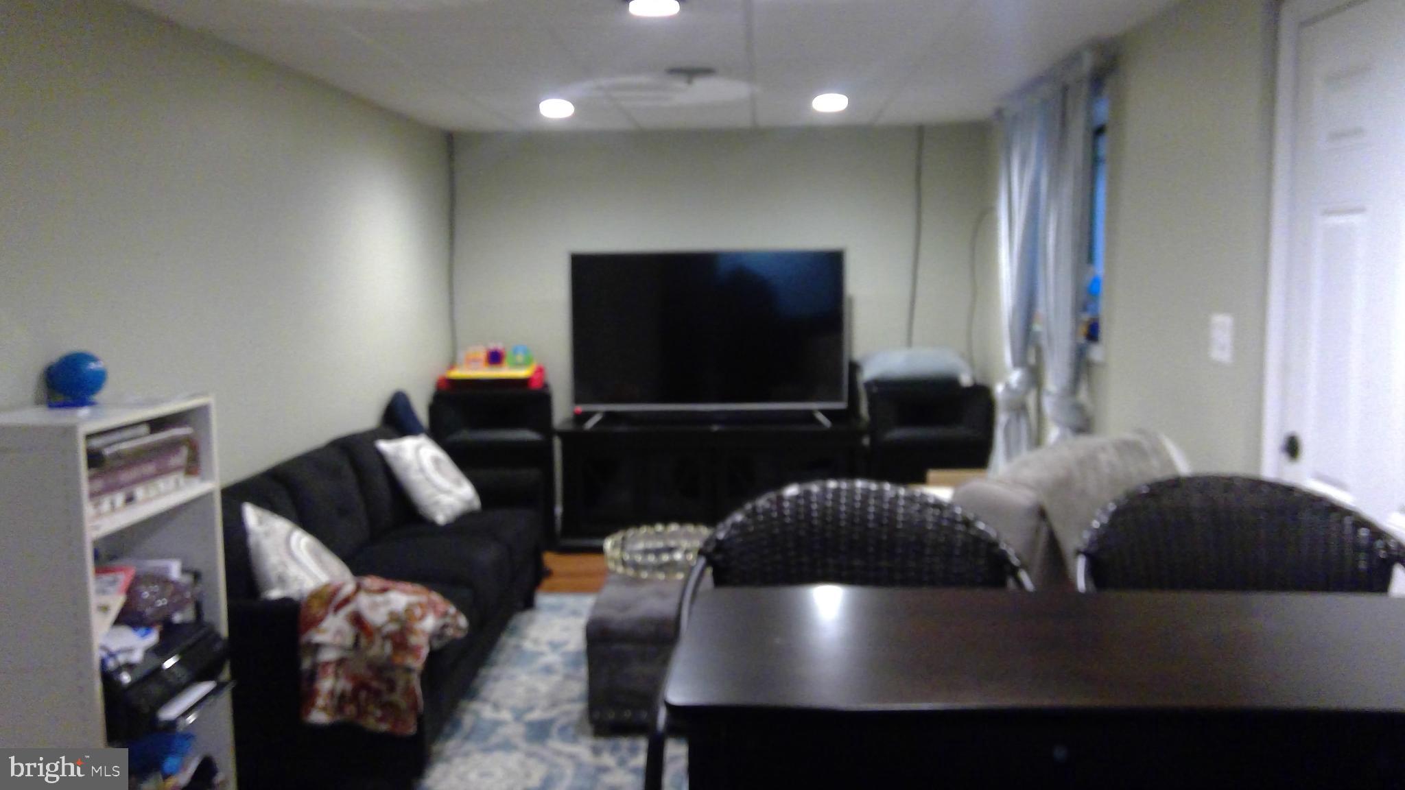 LAURELTON - Residential