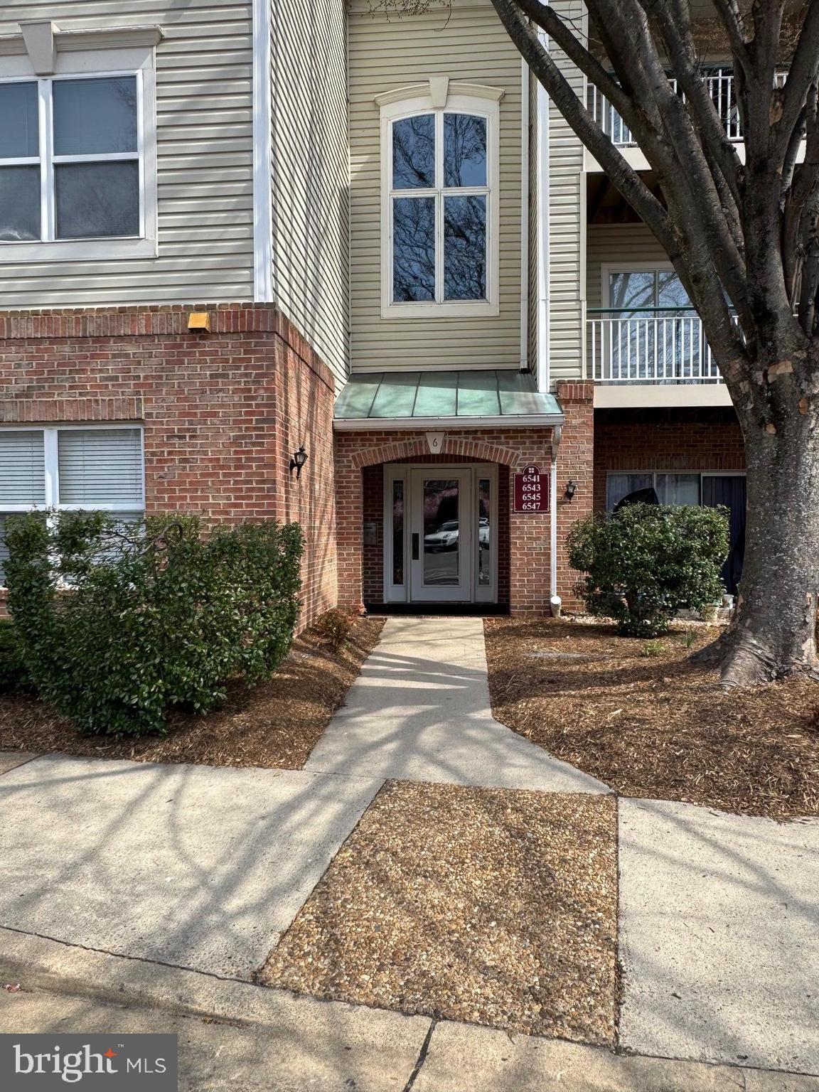 WELCOME HOME TO THIS CHARMING FULLY RENOVATED 2 BEDROOM, 2 BATH CONDO WITH A LOFT OVERLOOKING THE LAKE FROM TWO SEPARATE BALCONIES.   AS SOON AS YOU WALK INTO THIS BEAUTY YOU WILL SEE TRUE PRIDE IN OWNERSHIP WITH THIS COMPLETE RENOVATION.  ALL OF THE FLOORS THROUGHOUT THE CONDO HAVE BEEN REPLACED WITH BEAUTIFUL WIDE PLANK LVP FLOORING AND CERAMIC TILE IN THE BATHROOMS.   THE KITCHEN HAS BEEN FULLY UPDATED WITH UPGRADED QUARTZ COUNTERTOPS WITH BLACK DUAL SINK AND GOLD FAUCET, GE CAFÉ BLACK STAINLESS STEEL APPLIANCES WITH GOLD HANDLES, BLACK CERAMIC TILE BACKSPLASH WITH GOLD ACCENTS INLAYED INTO THE TILE.  FRENCH DOOR REFRIGERATOR, GAS OVEN RANGE WITH SIX BURNERS AND GRIDDLE, DOUBLE DRAWER DISHWASHER AND BUILT-IN MICROWAVE.  THE CEILINGS ARE VAULTED IN THE LIVING ROOM WITH NATURAL LIGHT COMING THROUGH THE SKYLIGHTS.  THE FIREPLACE IN THE LIVING ROOM AS WELL AS THE STAIRWELL LEADING TO THE LOFT ARE ADORNED WITH A BEAUTIFUL FRAMED ACCENT WALL WITH BUILT-IN TRIM FROM FLOOR TO CEILING.  THE PRIMARY BATH HAS STUNNING FLOOR-TO-CEILING EXOTIC TILE WITH GOLD INLAYS, BUILT-IN NICHE, GOLD FIXTURES WITH AN OVERSIZED SHOWER HEAD WITH A HANDHELD SPRAYER, DUAL SINKS WITH UPGRADED CABINETRY, AND A FRAMELESS SHOWER DOOR.  THE PRIMARY BEDROOM HAS A REMOTE CONTROL CEILING FAN AND A BALCONY THAT OVERLOOKS THE LAKE.  GUEST BEDROOM HAS AN OVERSIZED BALCONY AS WELL THAT OVERLOOKS THE LAKE.  GUEST BATHROOM HAS UPGRADED TILE, CABINETRY, AND FIXTURES.  THE CHANCERY OF KINGSTOWNE COMMUNITY HAS SO MUCH TO OFFER FROM A COMMUNITY CENTER TO SPORTS COURTS, WALKING AND JOGGING TRAILS, AN OUTDOOR POOL, AND TOT LOTS.  JUST MINUTES AWAY FROM THE METRO, COMMUTER BUSES AND COMMUTER LOTS.  WALKING DISTANCE TO LOCAL GROCERY AND RETAIL STORES, MOVIE THEATRE, RESTAURANTS, AND ATTRACTIONS.  WITH SO MUCH MORE TO SEE AND TAKE IN SCHEDULE YOUR SHOWING TODAY!