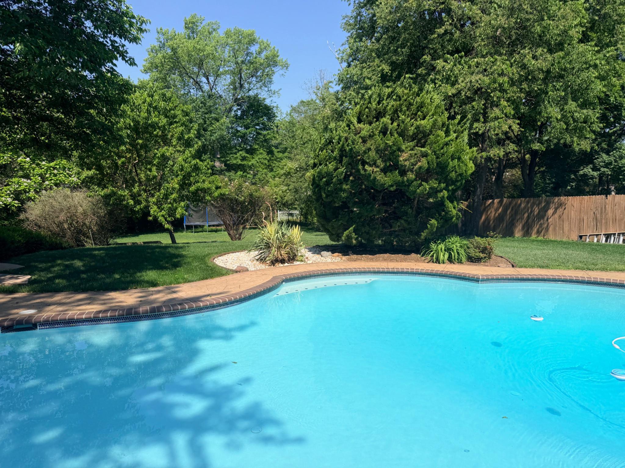 PINECREST - Residential