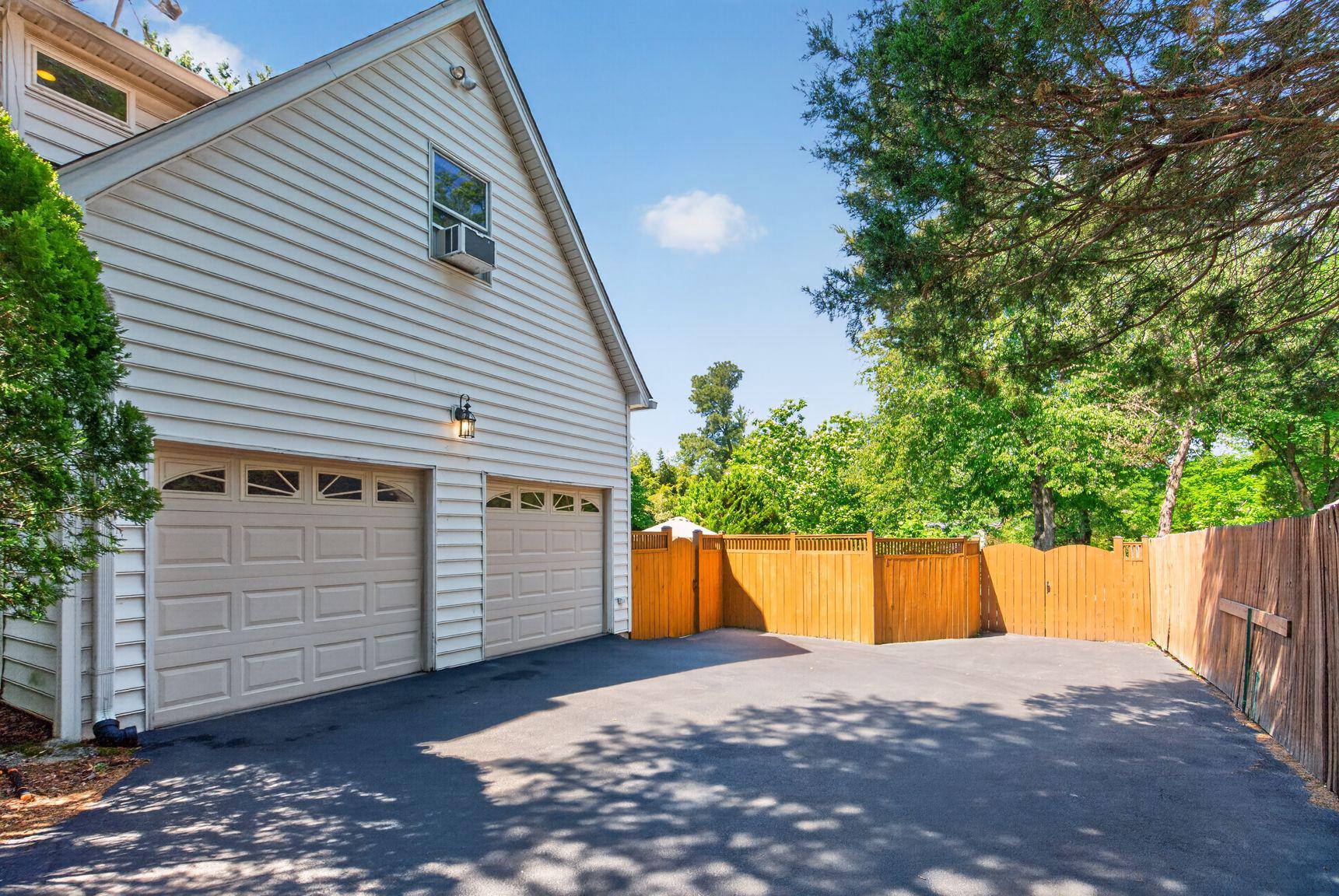 PINECREST - Residential