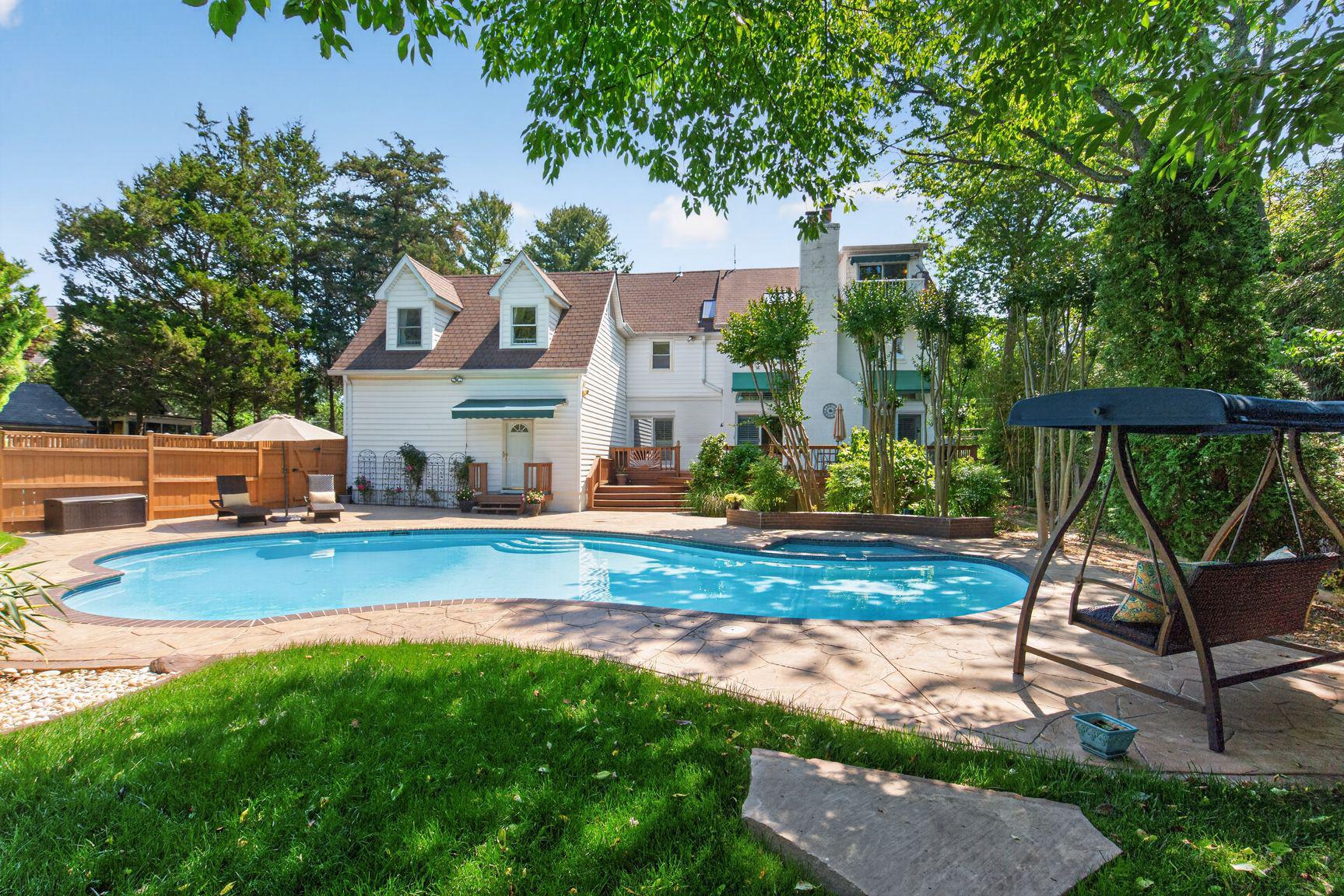 PINECREST - Residential