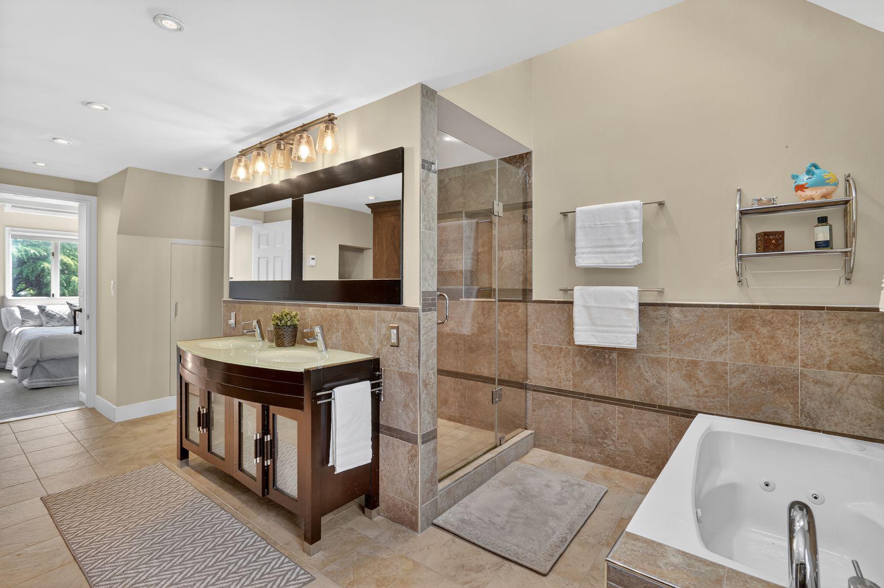 PINECREST - Residential