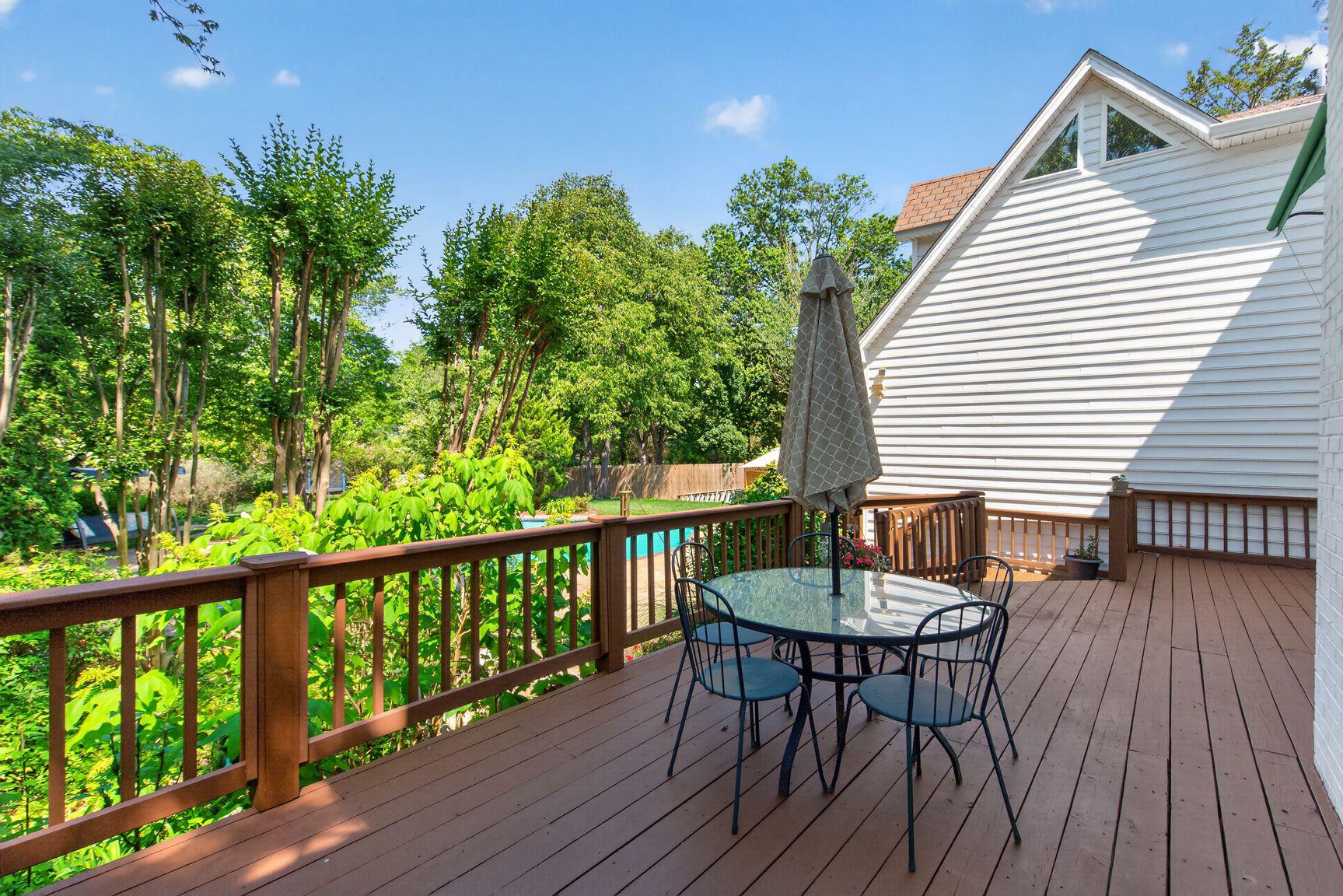 PINECREST - Residential