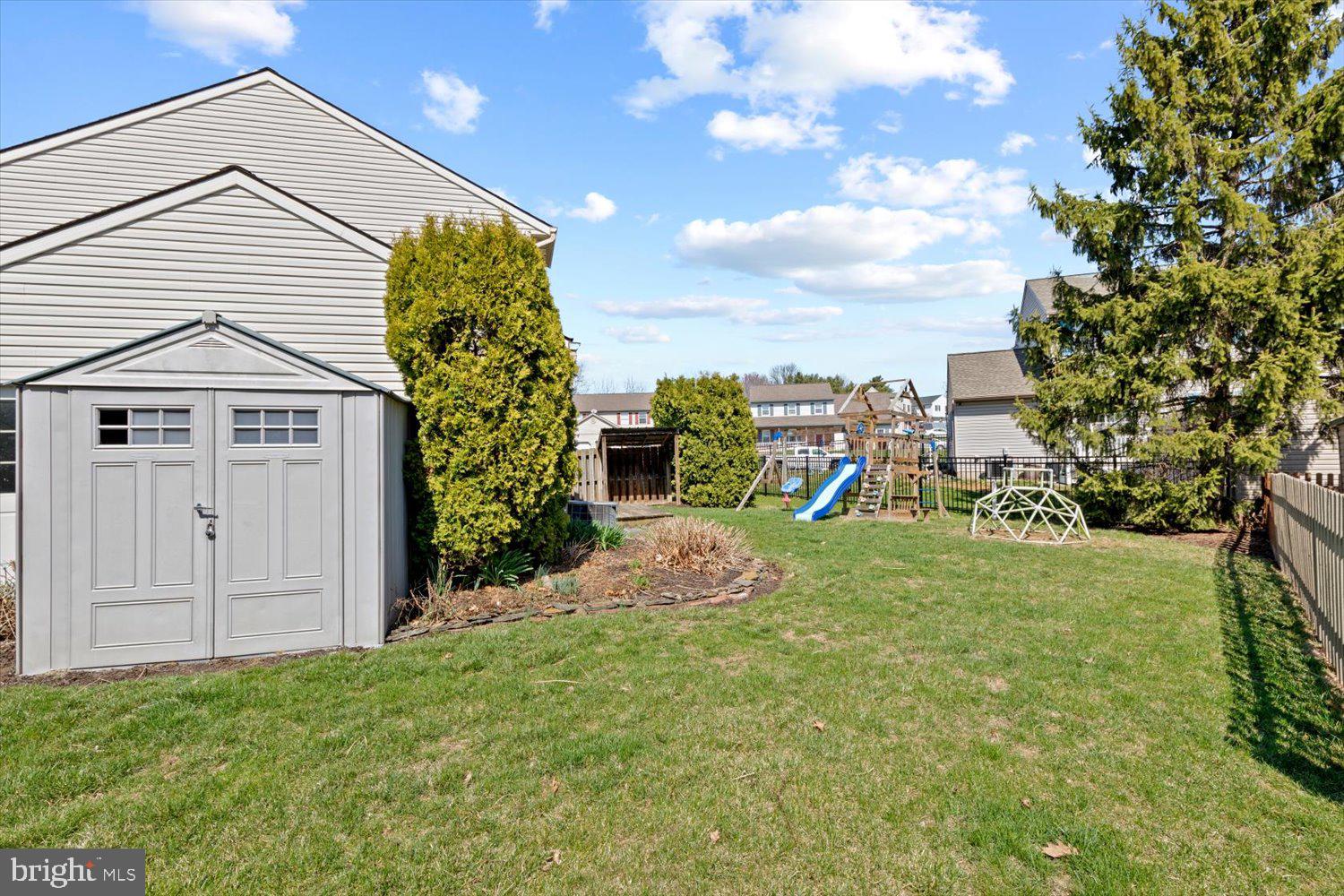 NEW HOLLAND BOROUGH - Residential