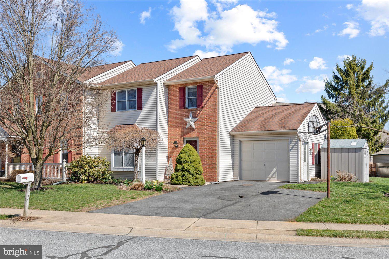 NEW HOLLAND BOROUGH - Residential