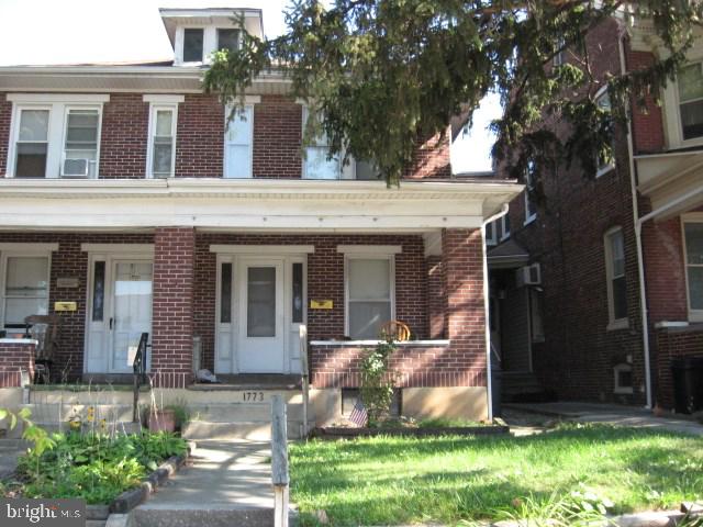 Nice brick semi in popular West York area.  Could be nice investment property.  Close to Rt. 30 and 83, shopping, schools, hospital, & restaurants  Nice yard and one car detached garage.