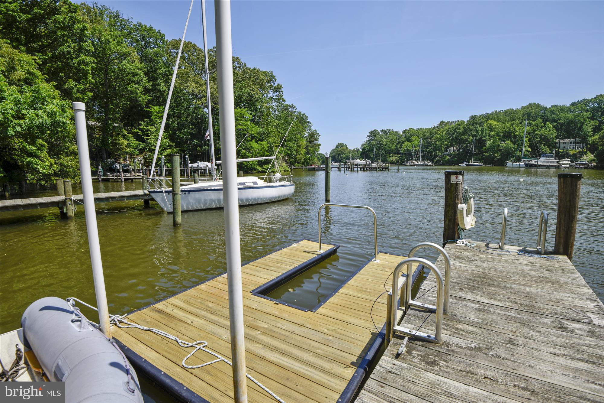 ANNAPOLIS ROADS - Residential