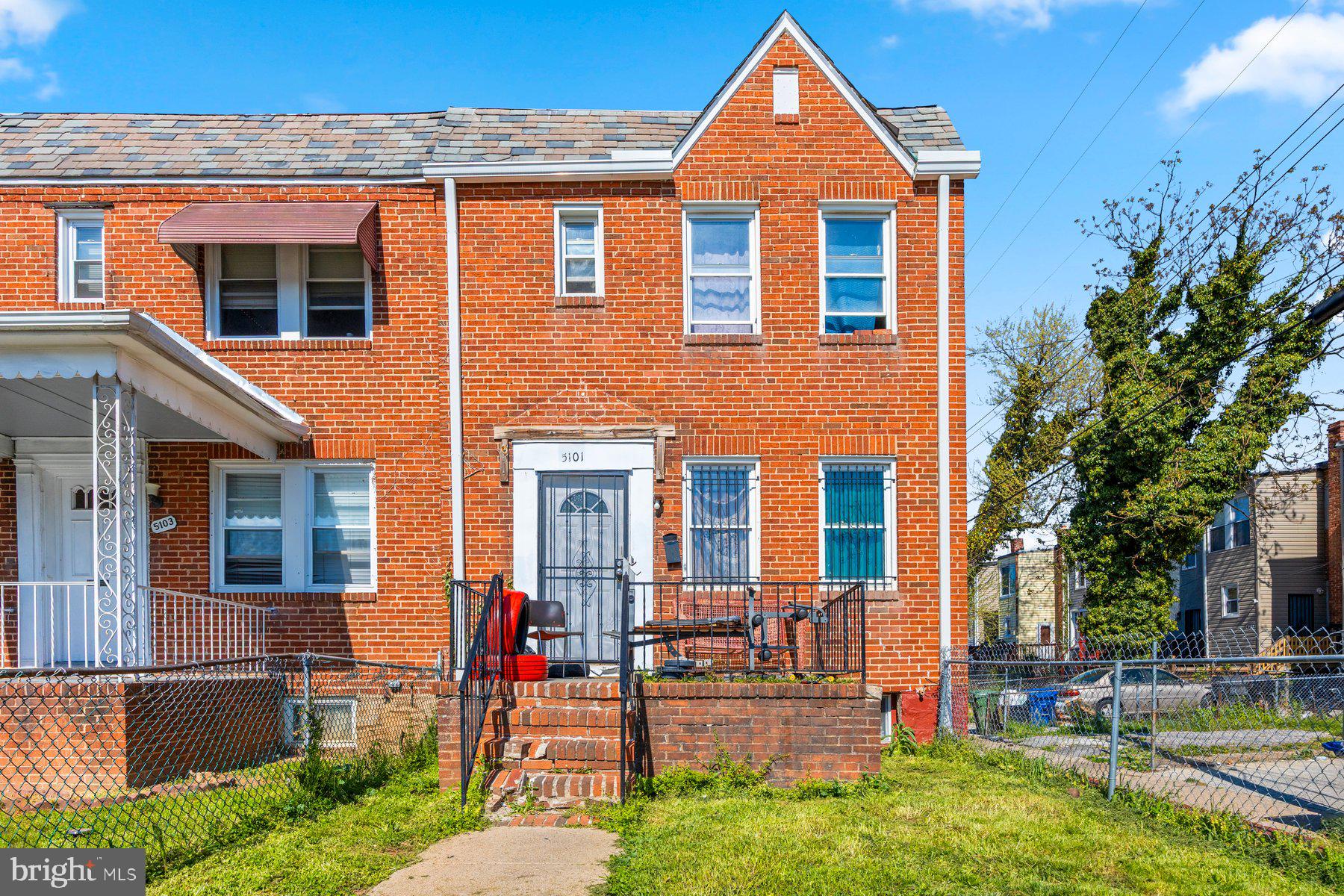 This 3BR/1BA brick end-of-row townhome, located in the quiet neighborhood of Linden Heights, presents a perfect DIY or investment opportunity. Make your way to the spacious front porch and the door into a home filled with possibilities. The back yard is fenced offering green space and possibilities.  Imagine all this in close proximity to shopping, restaurants, and commuter routes.