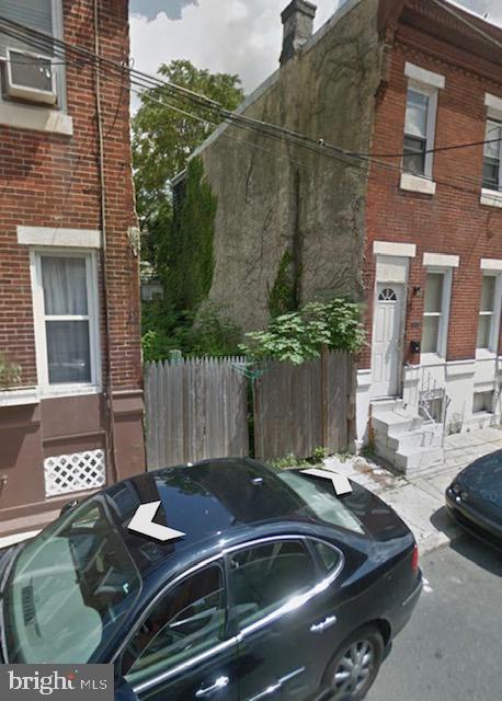 Vacant lot in red hot Grays Ferry.