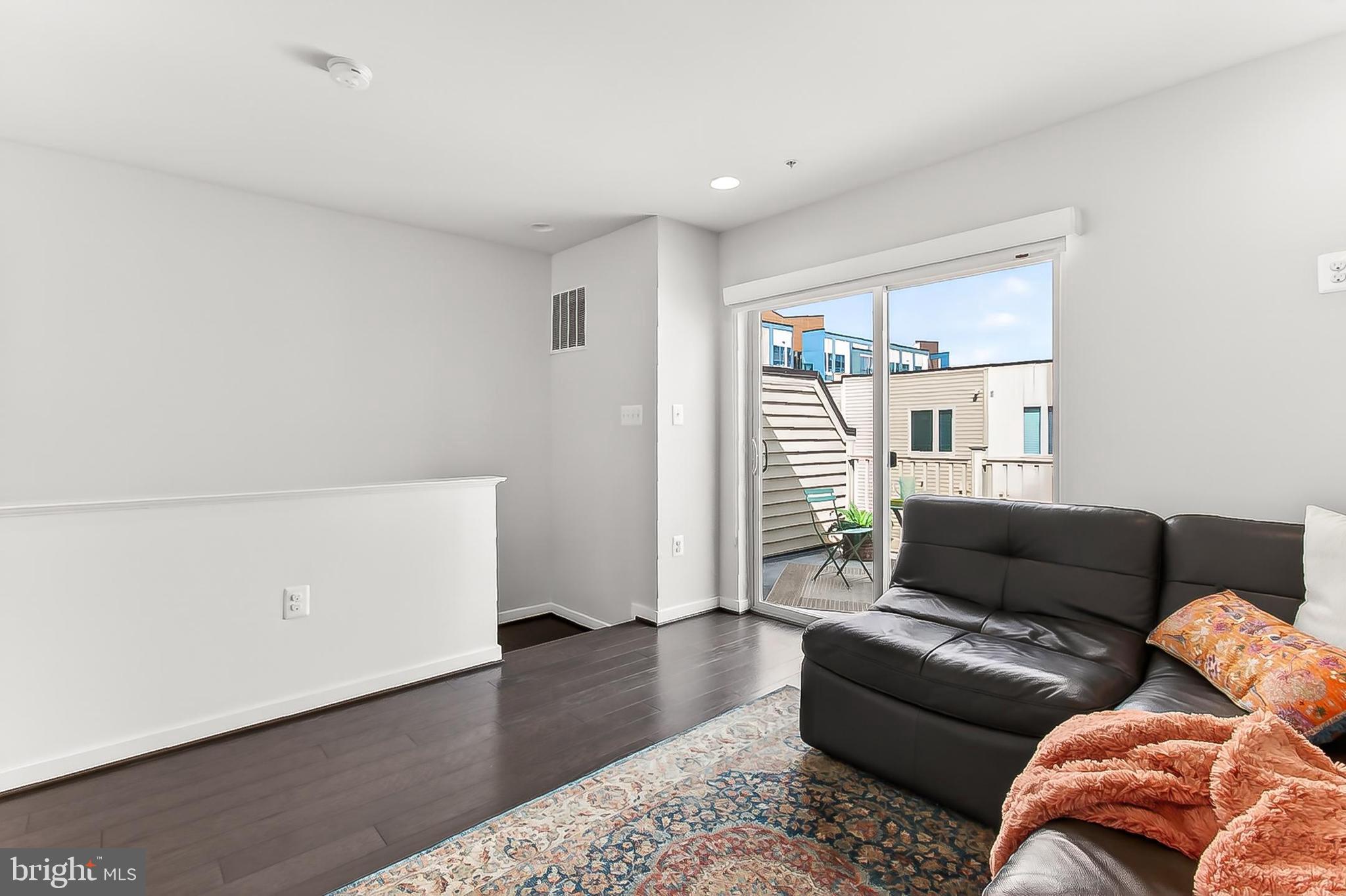 CHAPMAN ROW AT TWINBROOK METRO - Residential