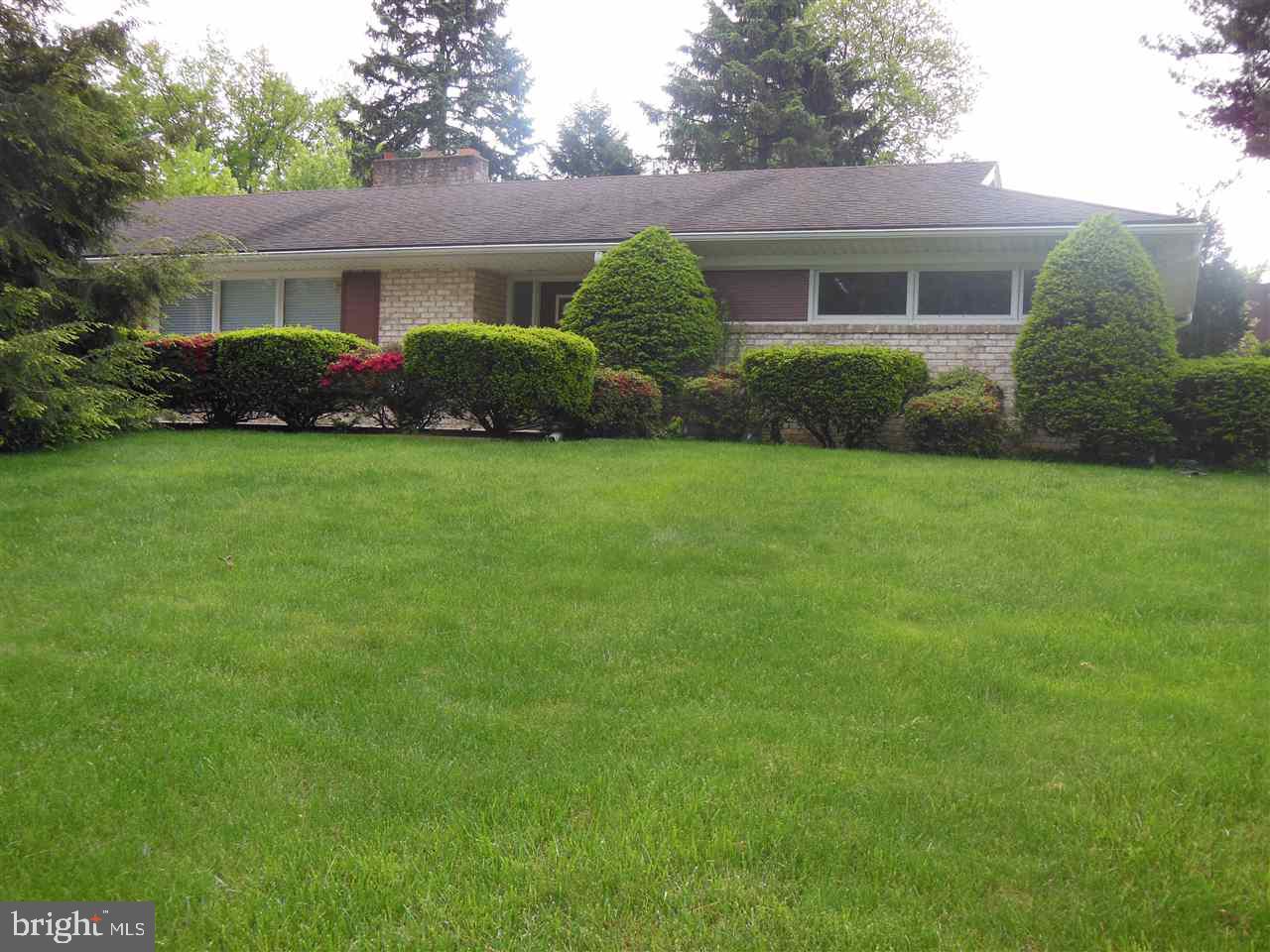 CUTE, ALL BRICK RANCHER ON A SMALL, QUIET CUL-DE-SAC.  TWO BEDROOMS, ONE WITH A SUPER LARGE WALK-IN CLOSET.  LIVING ROOM HAS CONTEMPORARY SLOPED CEILING WITH A FULL BRICK WALL WITH FIREPLACE.  DINING ROOM HAS DOOR TO LARGE PATIO.  UNIQUE KITCHEN WITH A ?EAT-IN BOOTH?. LARGE LAUNDRY/MUD ROOM WITH FULL BATH. BASEMENT IS HALF CRAWL SPACE AND HALF OPEN COMPLETE WITH 2ND FIREPLACE. OVERSIZED 2 CAR GARAGE.  STORAGE BUILDING AND A GAZEBO. NEWER ROOF.