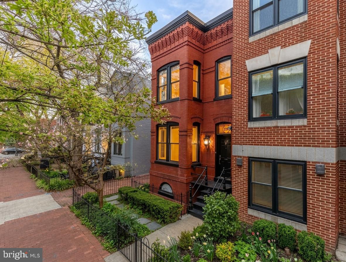 CAPITOL HILL - Residential