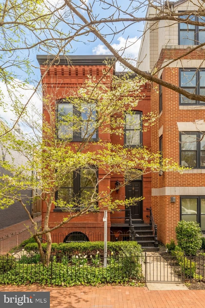 CAPITOL HILL - Residential