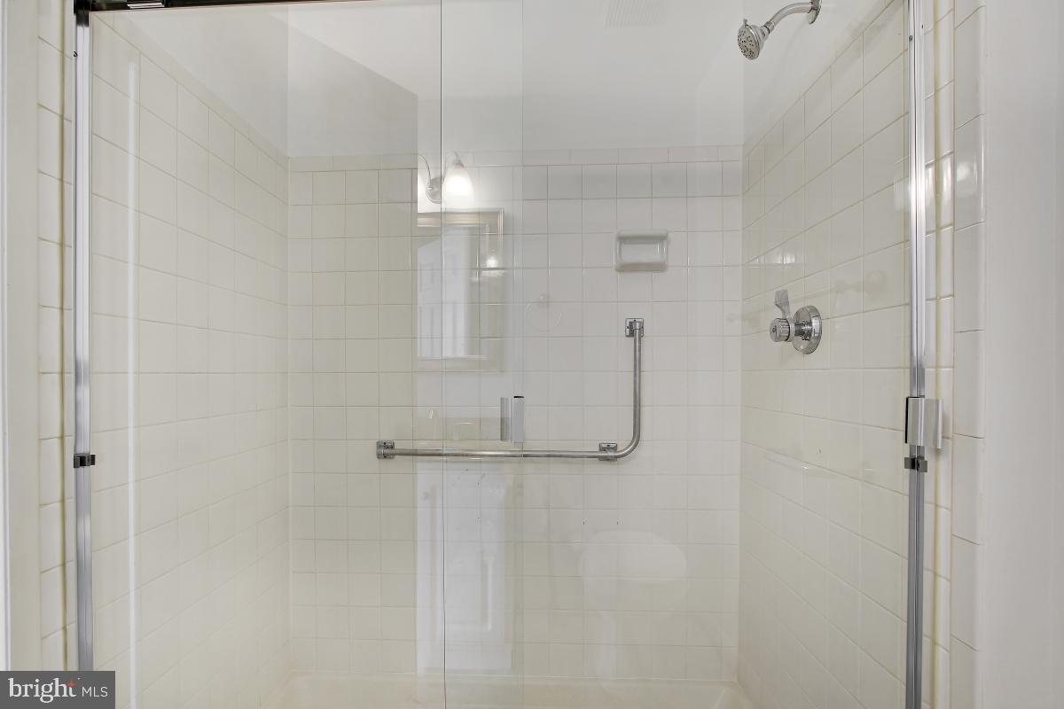 LEISURE WORLD - Residential