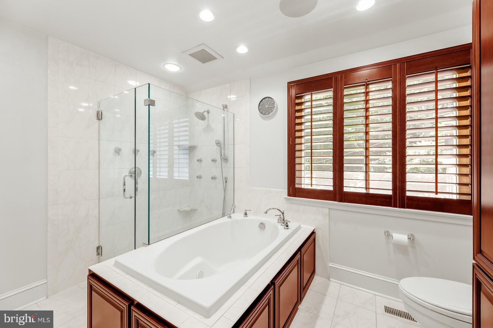 HUNTINGDON VALLEY - Residential