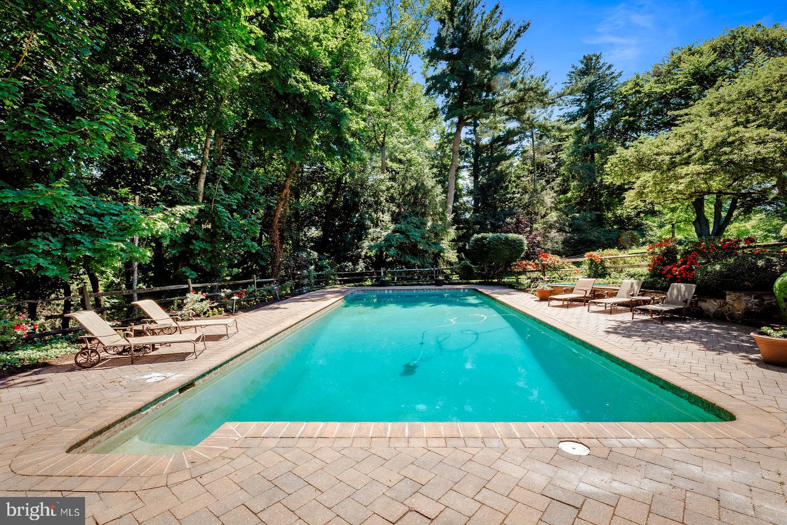 HUNTINGDON VALLEY - Residential