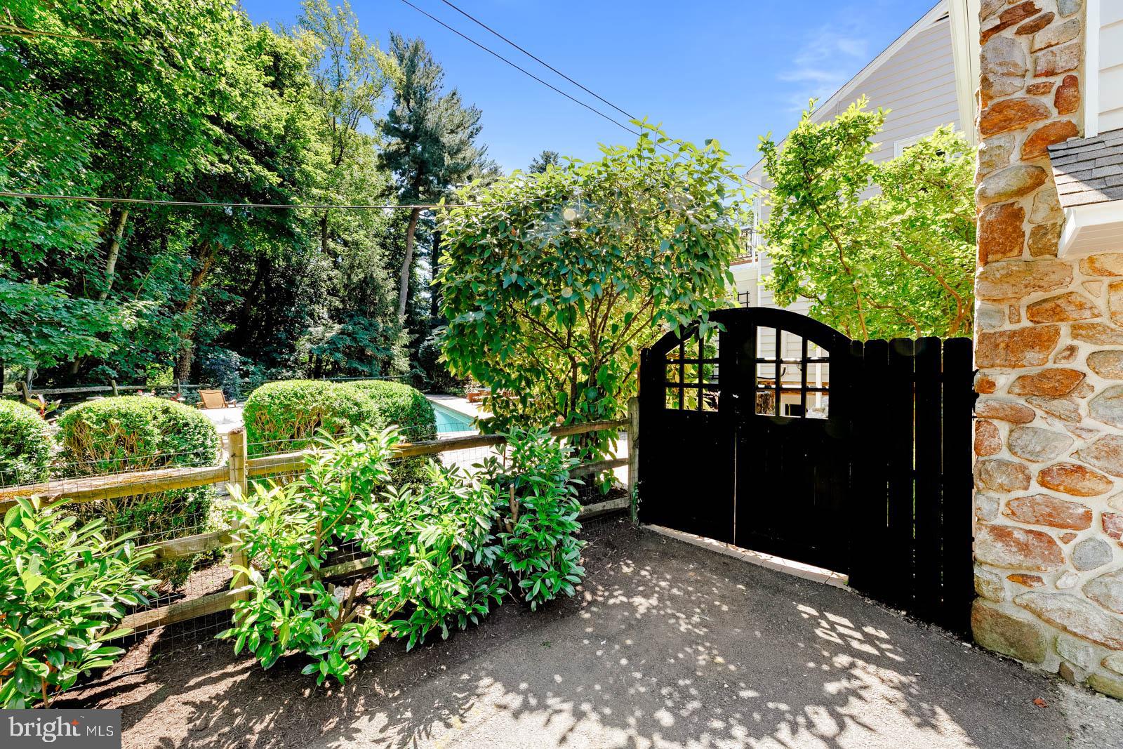 HUNTINGDON VALLEY - Residential