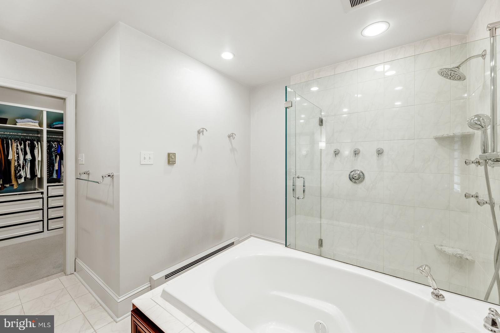 HUNTINGDON VALLEY - Residential