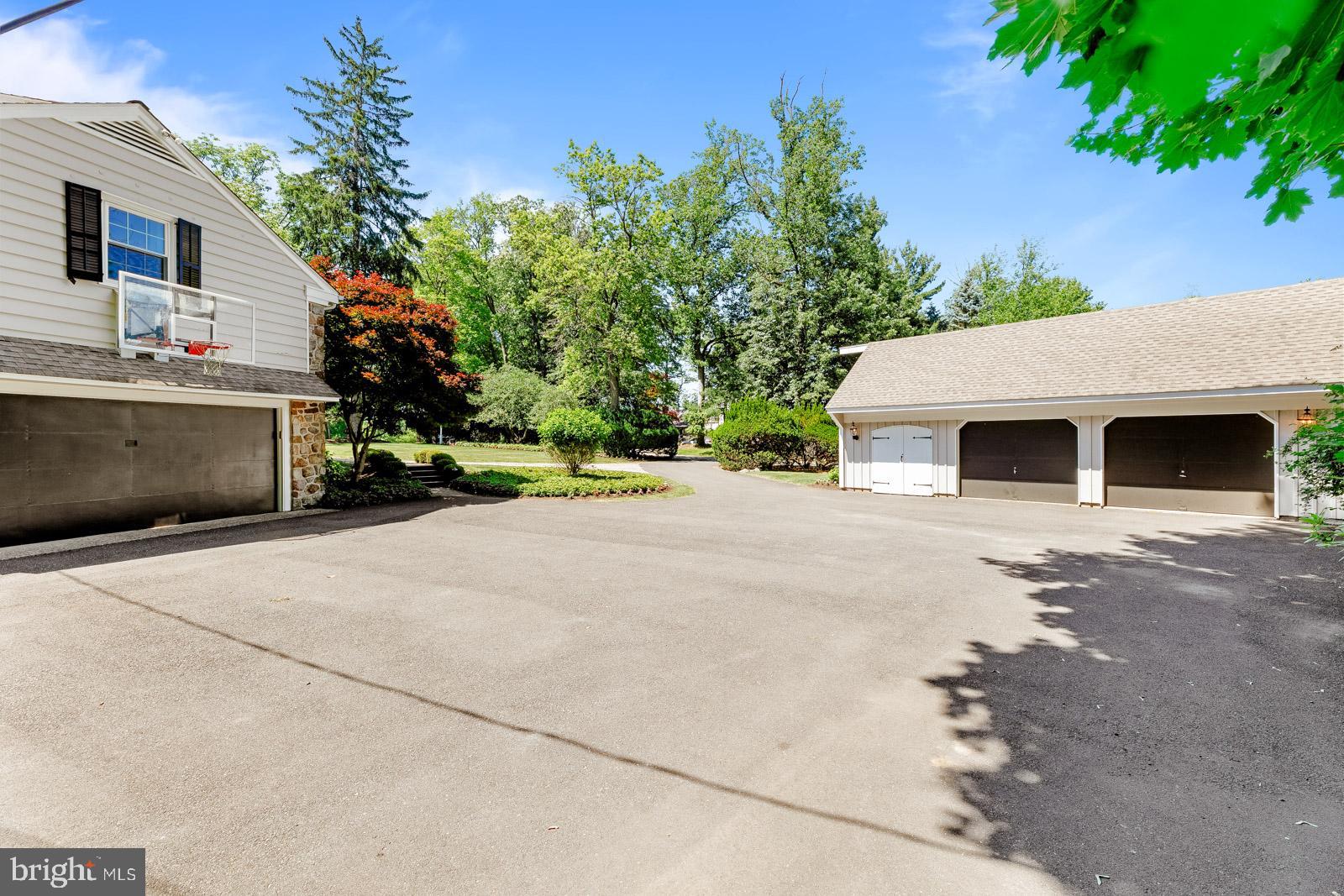 HUNTINGDON VALLEY - Residential