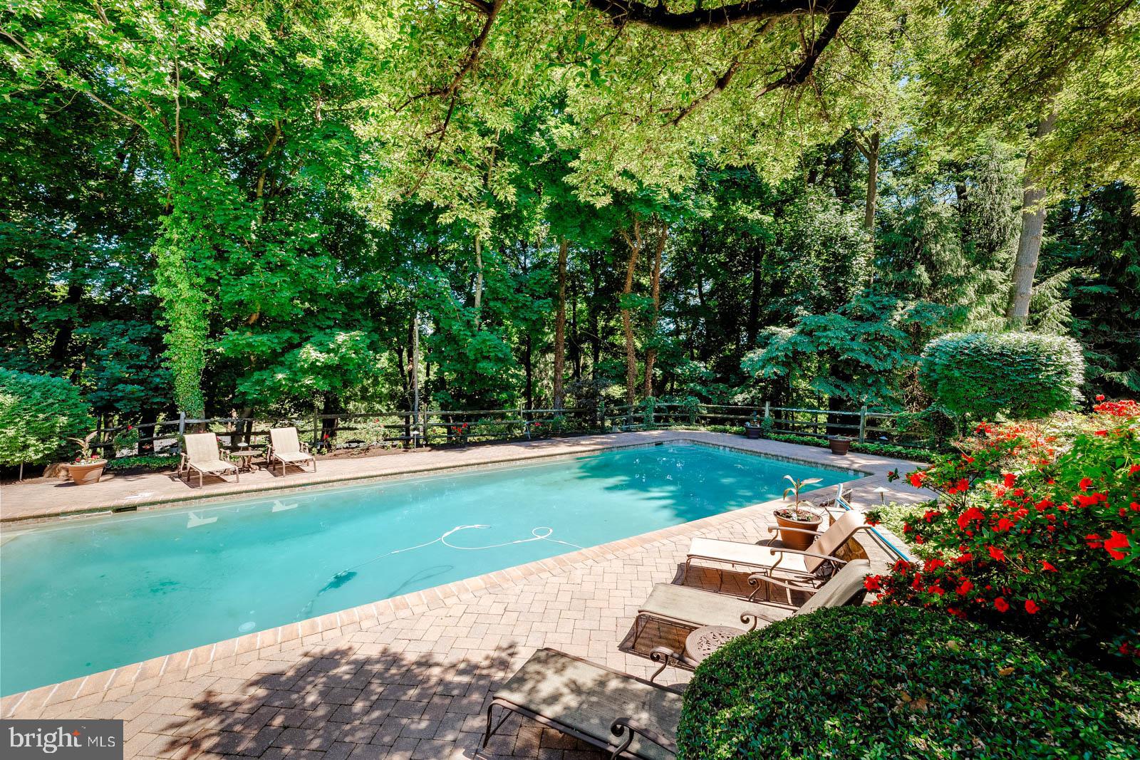HUNTINGDON VALLEY - Residential