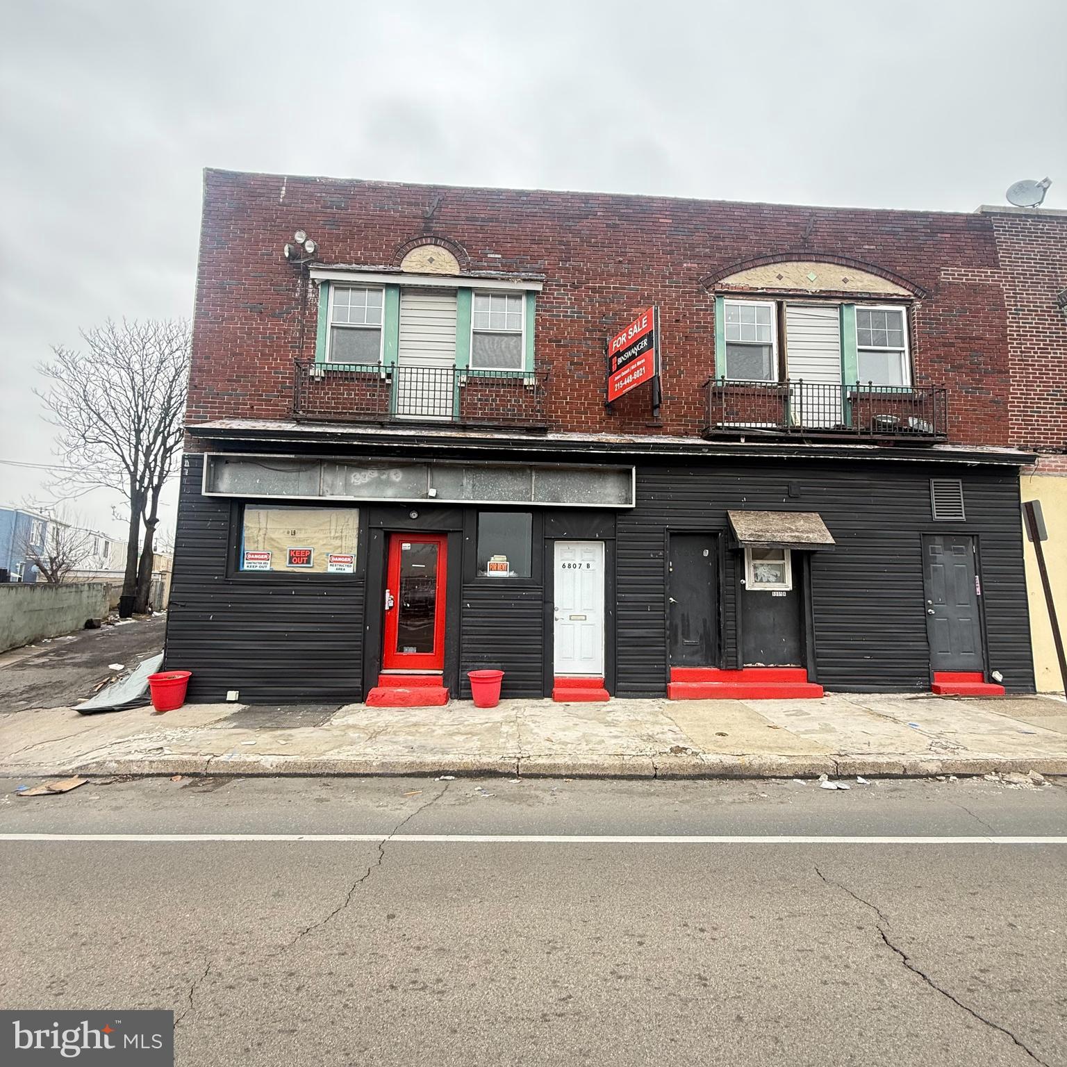 Investor contractor ,price to sale , here is your opportunity to own 4 unit mix use property , in upper darby , first floor has two store front , and 2nd floor has two residencial   unit  , each unit has 2 bedroom one bathroom , separate electric and gas meter , ,prevoiusly store was rented  to hair salon , currently vacant , you may keep store or convaert to residencial  with  zoning  change , property will sold as is  ,