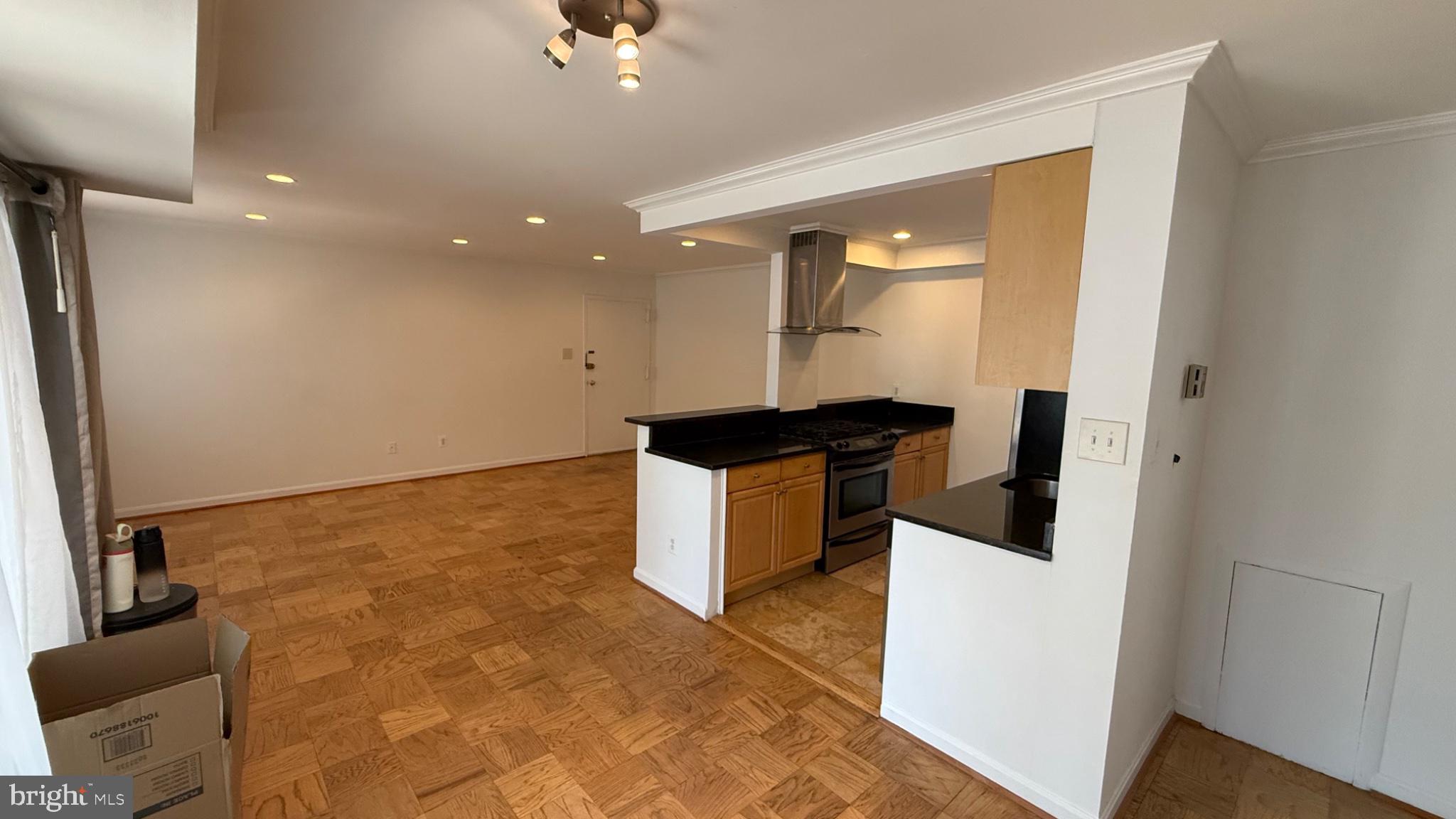 YORKTOWNE SQUARE - Residential
