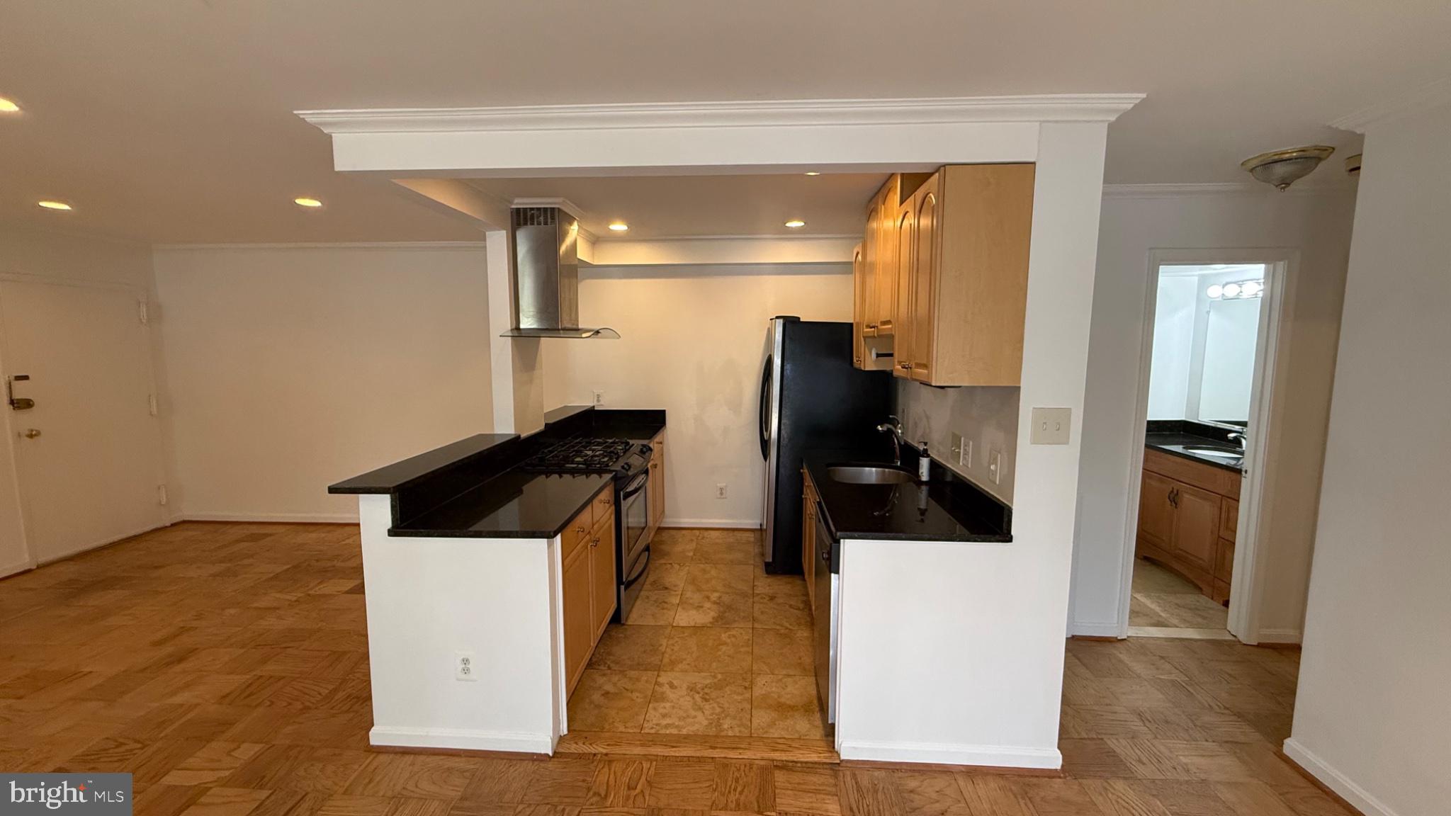 YORKTOWNE SQUARE - Residential
