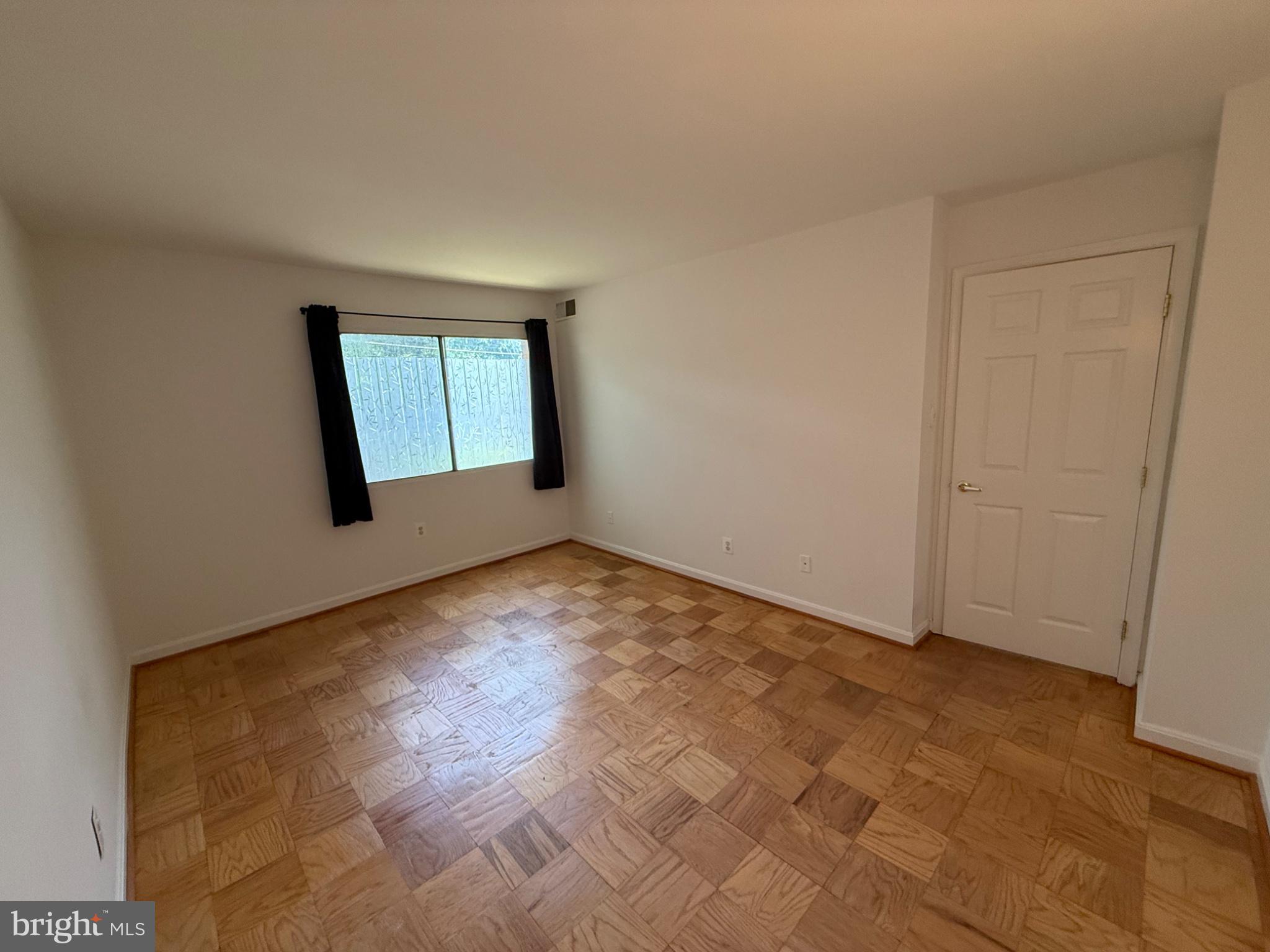 YORKTOWNE SQUARE - Residential