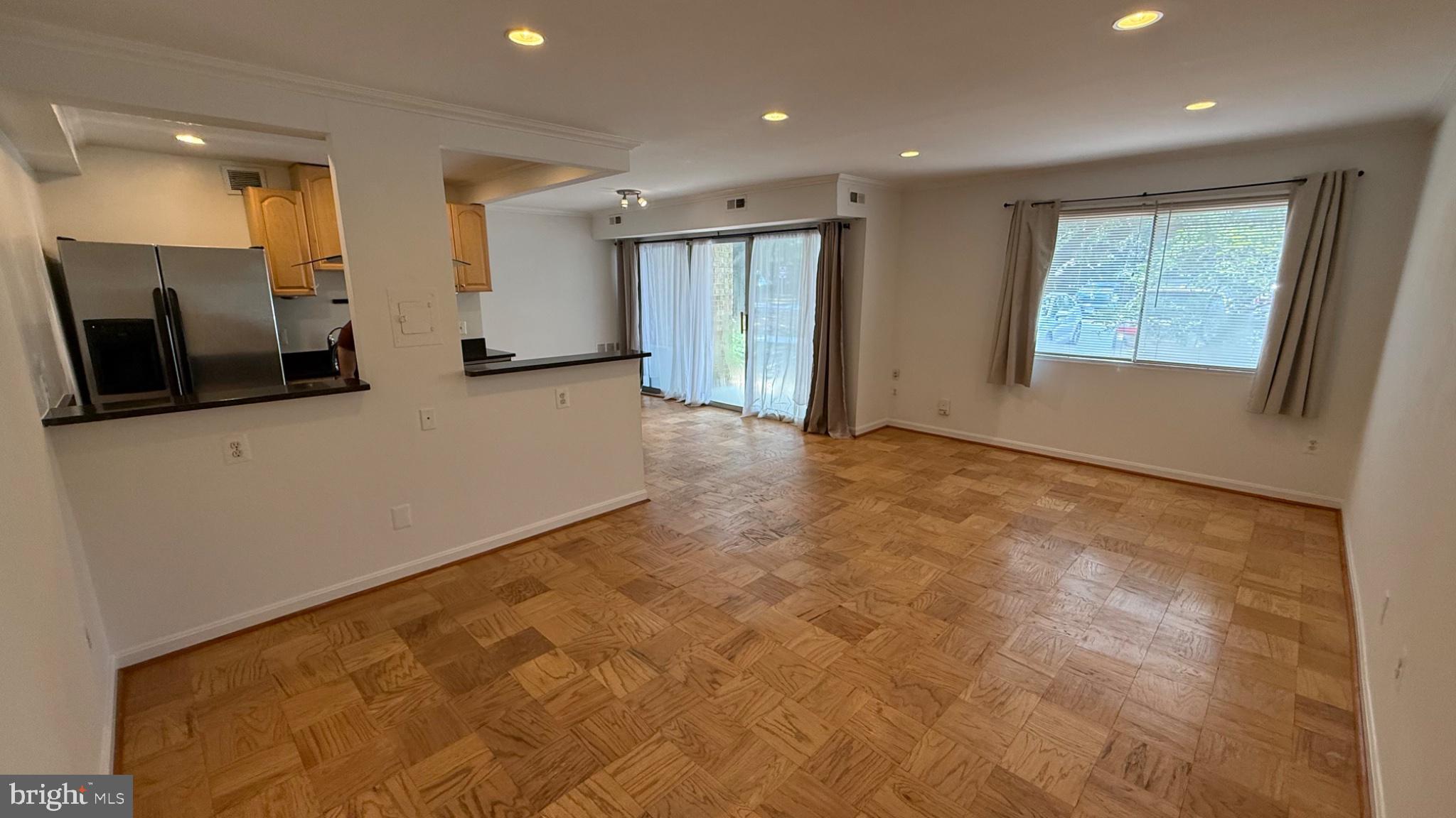 YORKTOWNE SQUARE - Residential